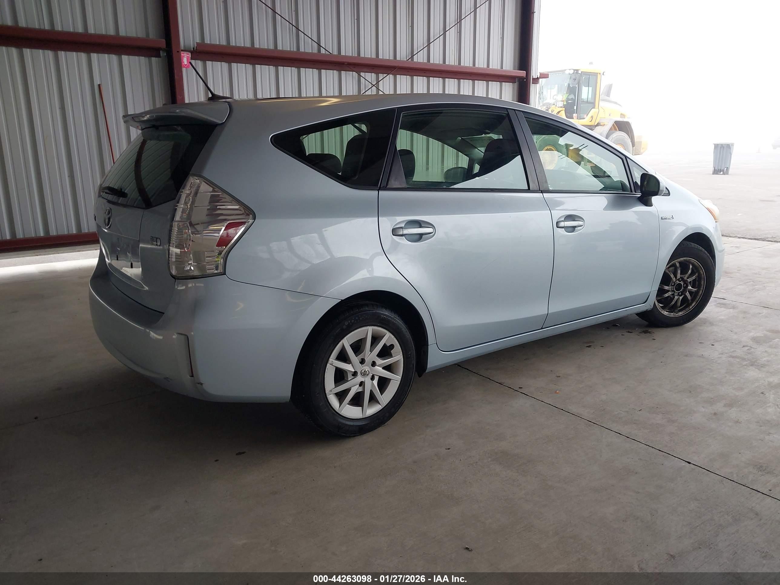TOYOTA PRIUS image 4