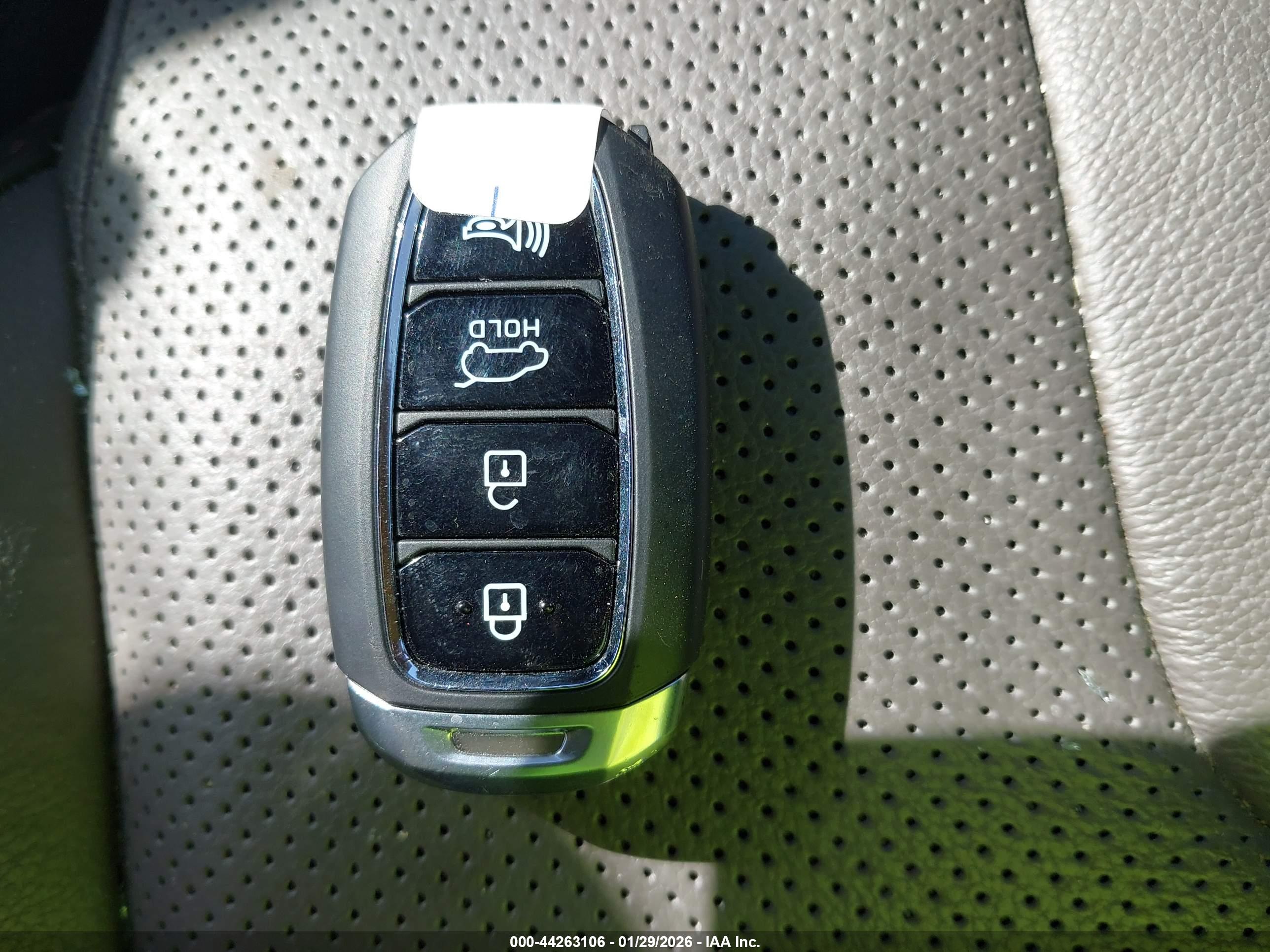 HYUNDAI SANTA image 11