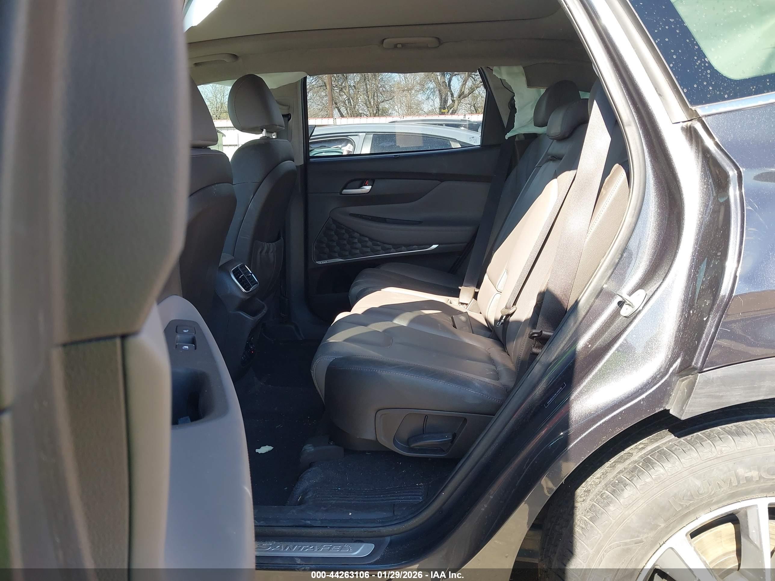 HYUNDAI SANTA image 8