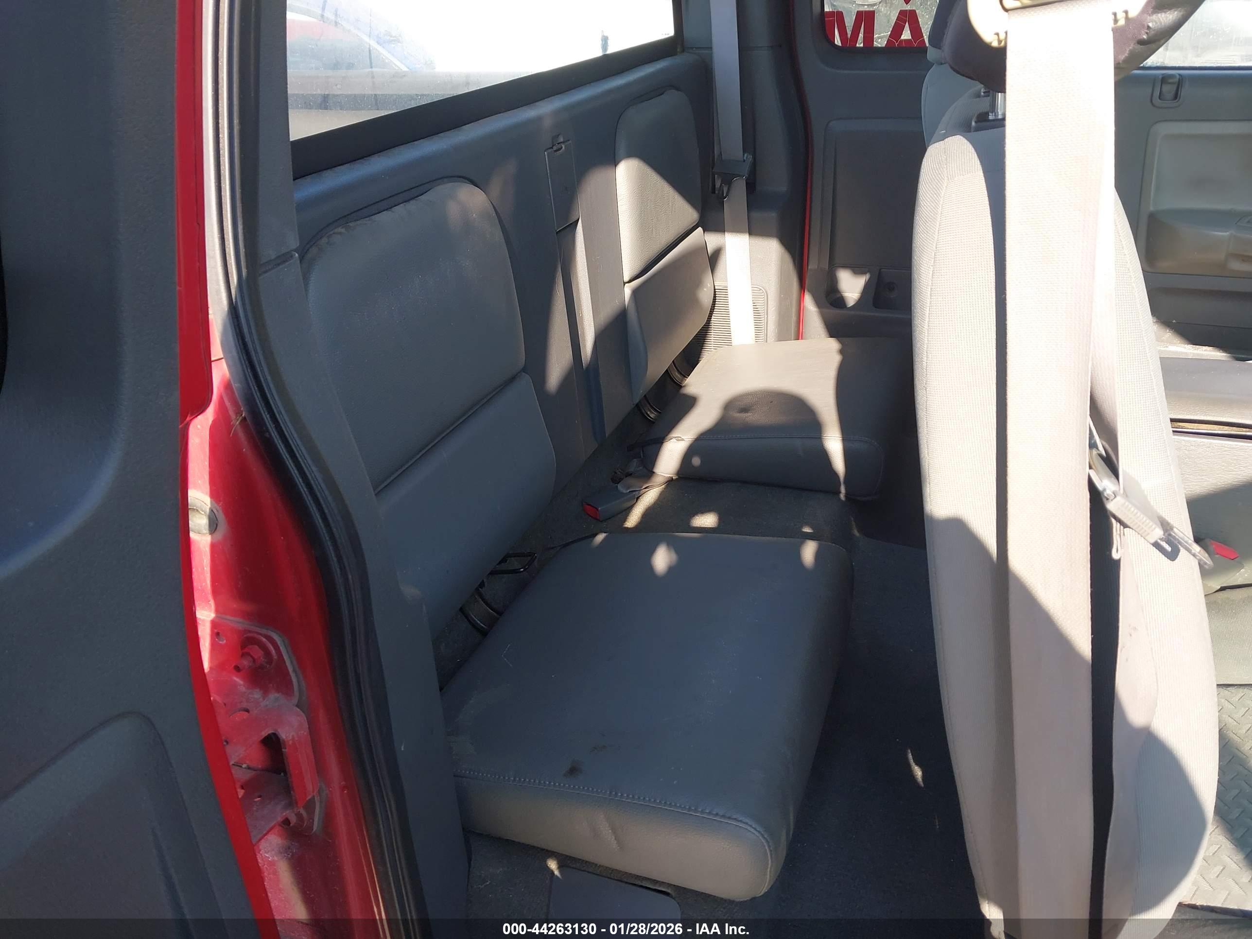 DODGE DAKOTA image 8
