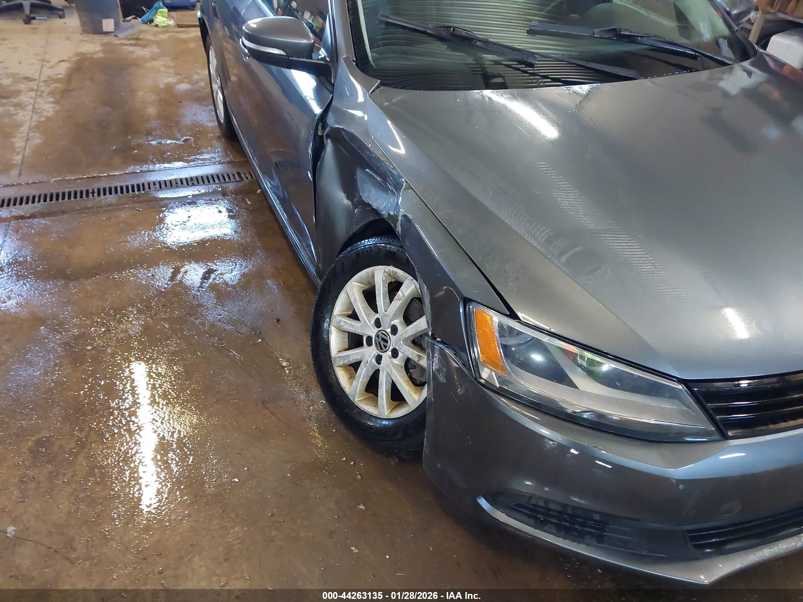 VOLKSWAGEN JETTA image 6