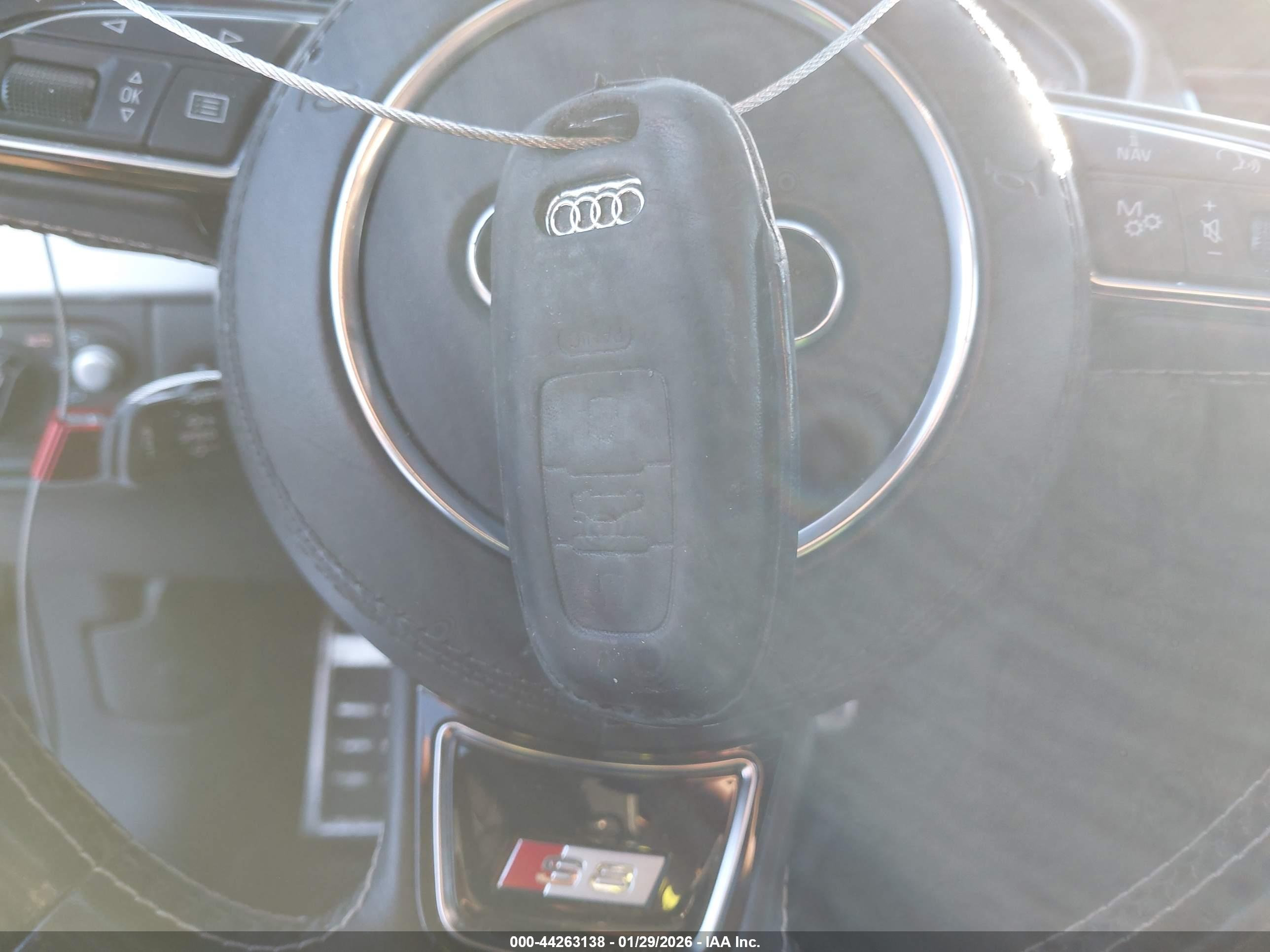AUDI S8 image 11