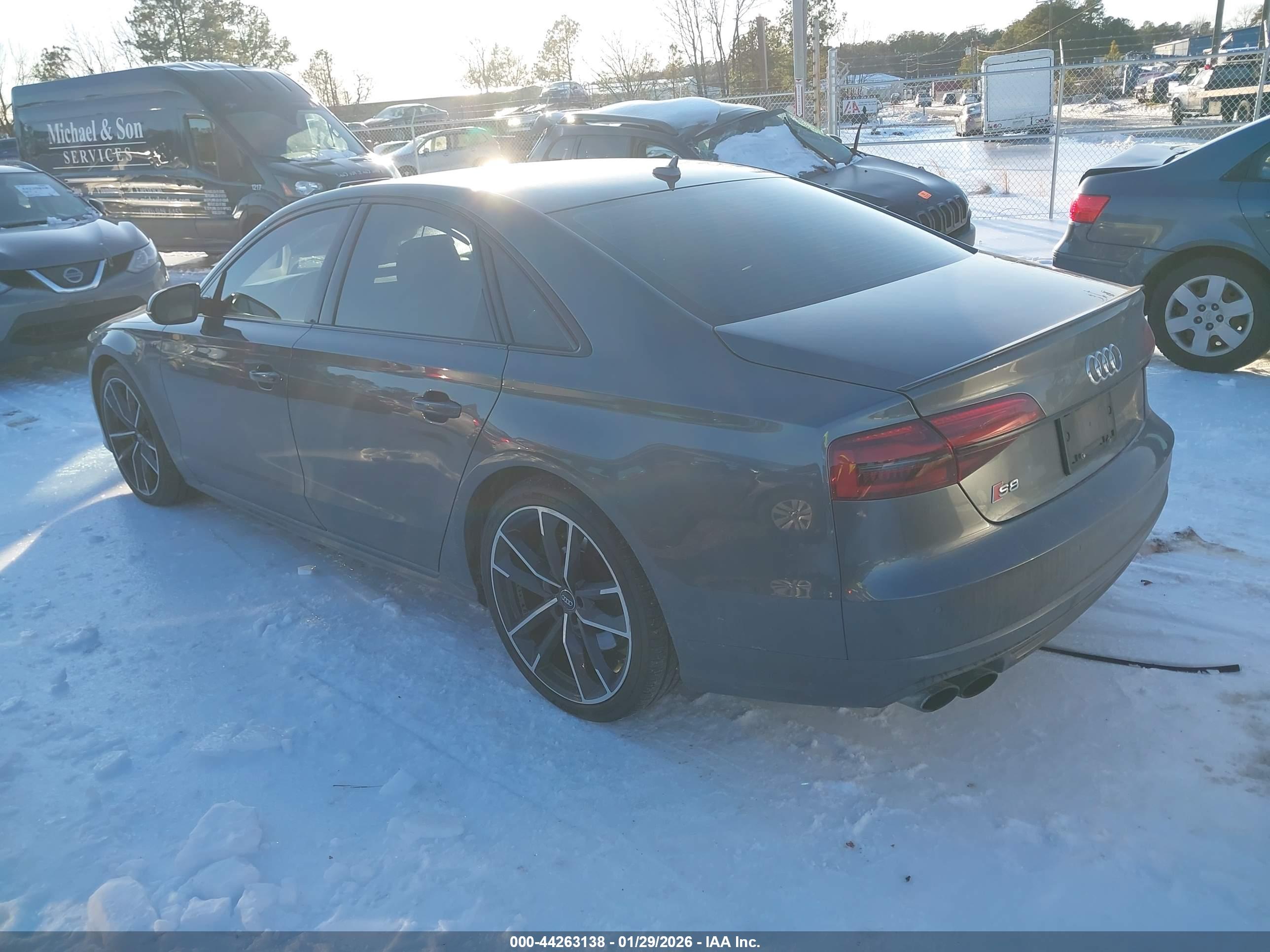 AUDI S8 image 3