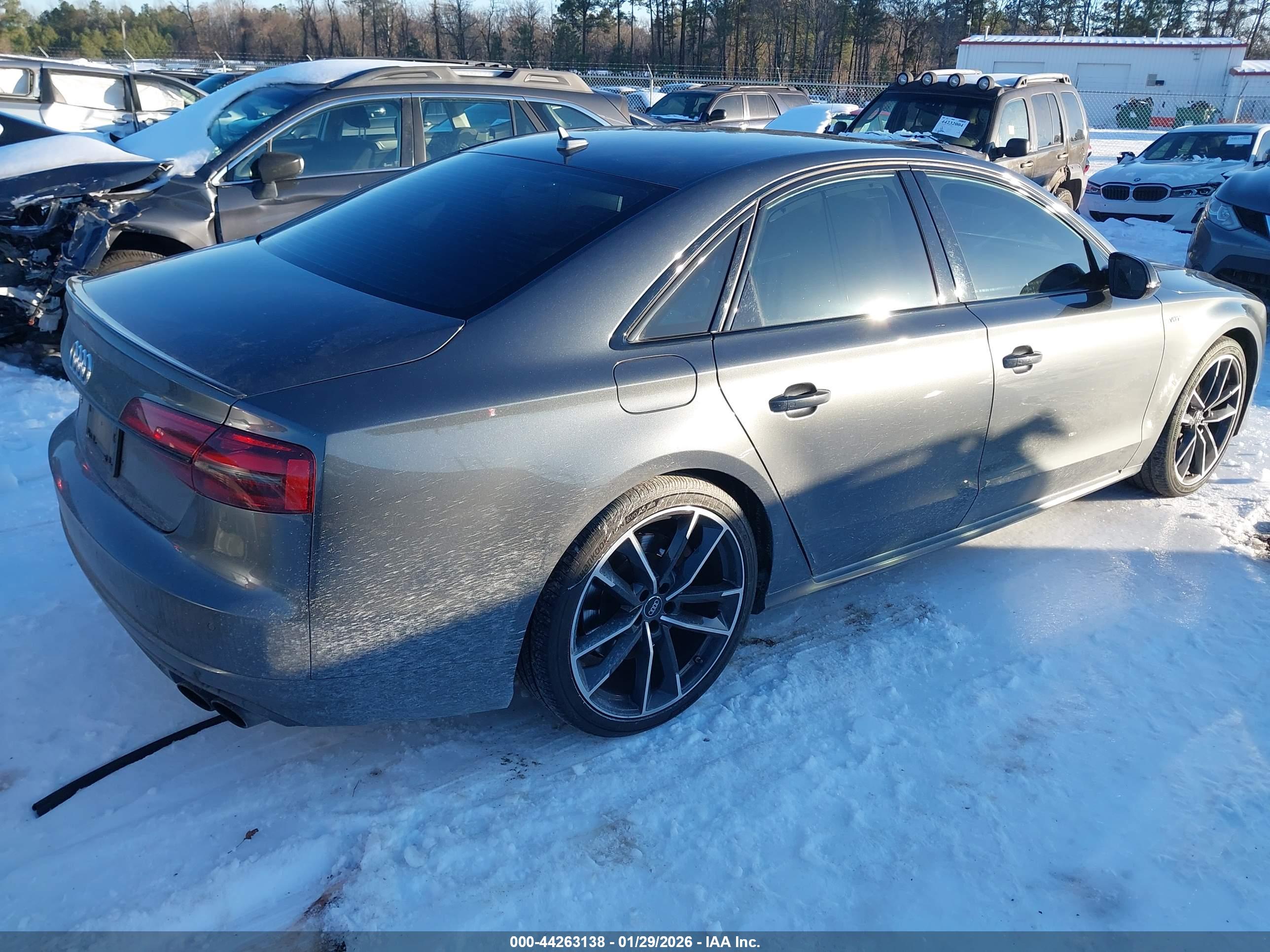 AUDI S8 image 4