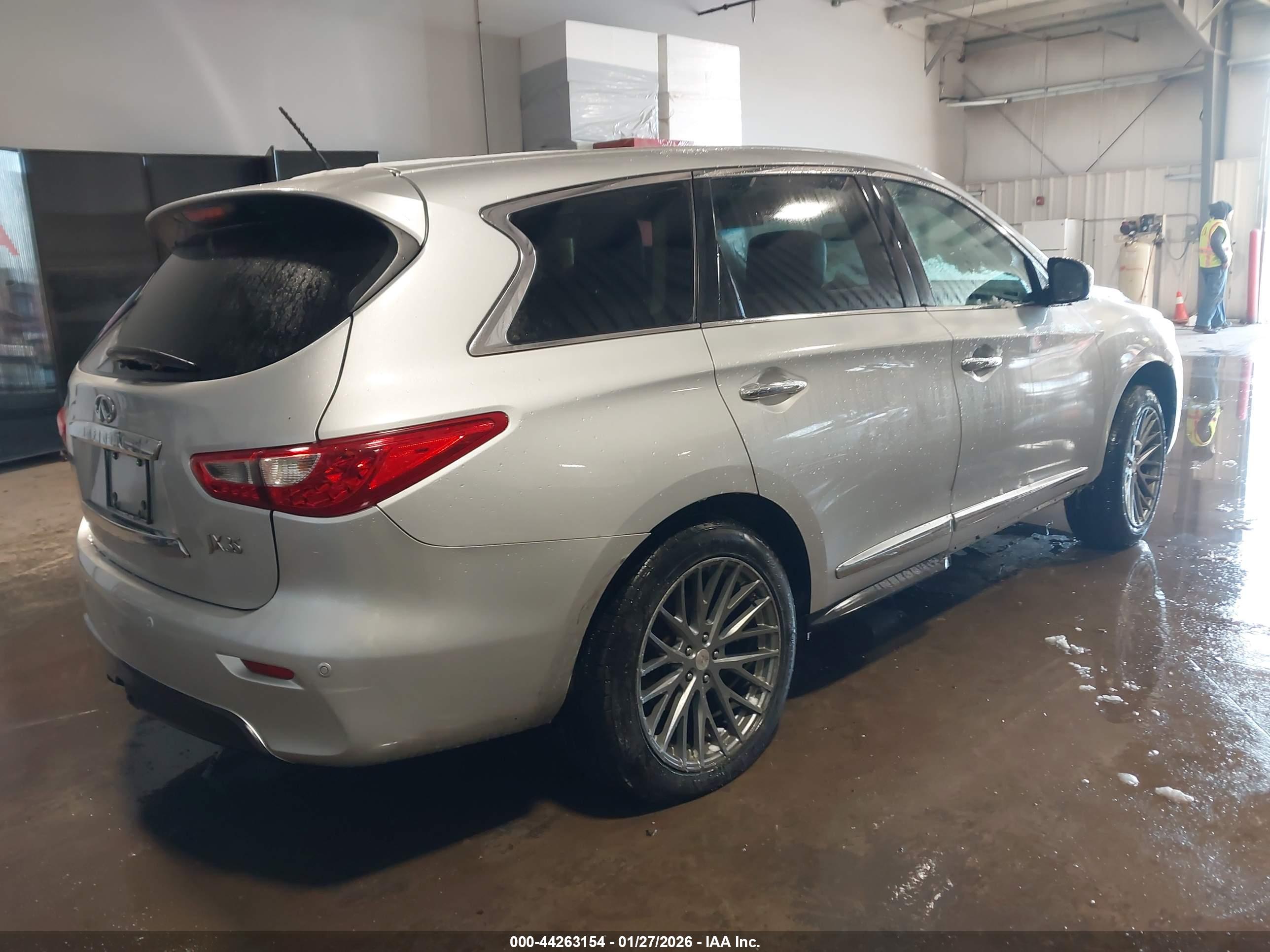 INFINITI JX35 image 4