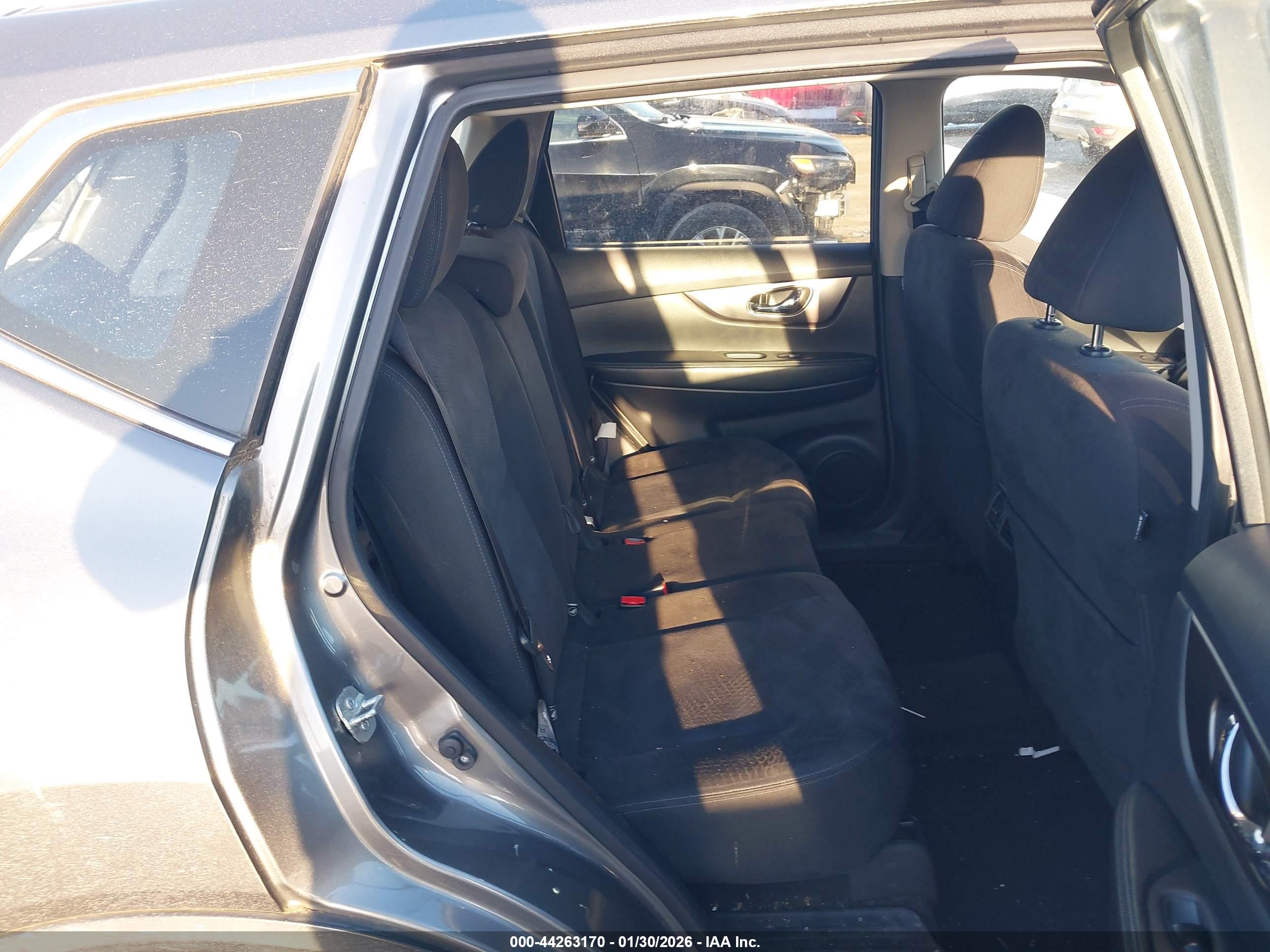 NISSAN ROGUE image 8