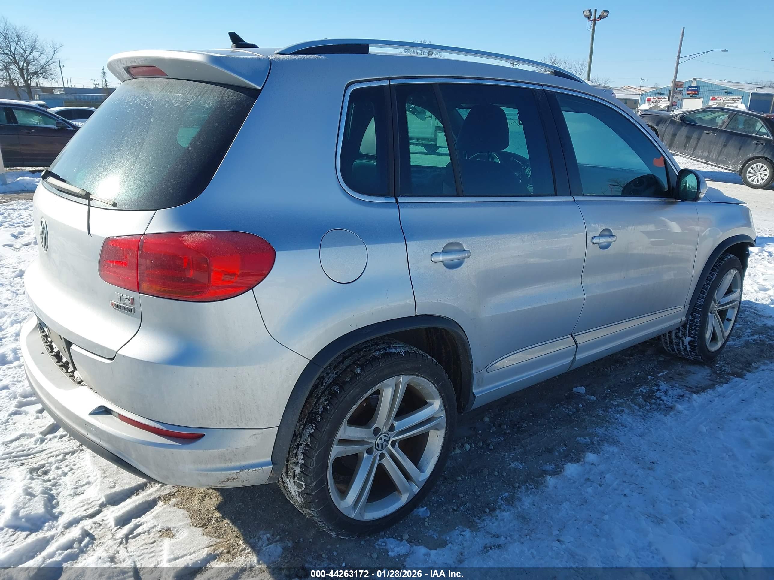 VOLKSWAGEN TIGUAN image 4