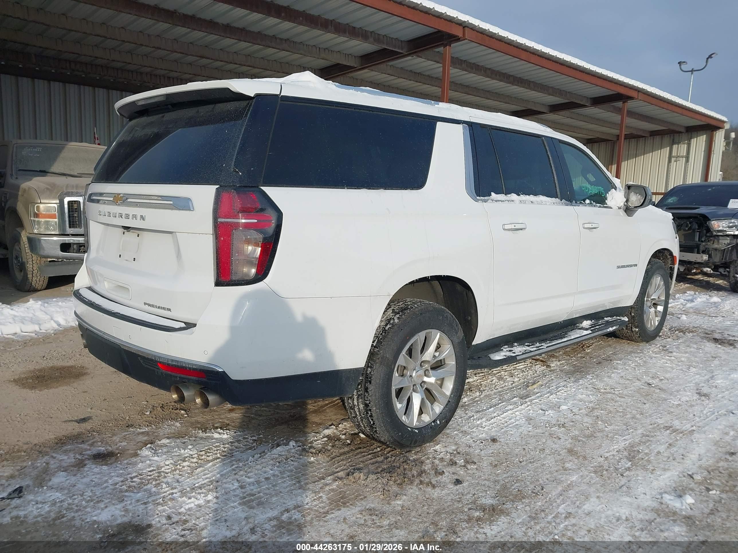 CHEVROLET SUBURBAN image 4