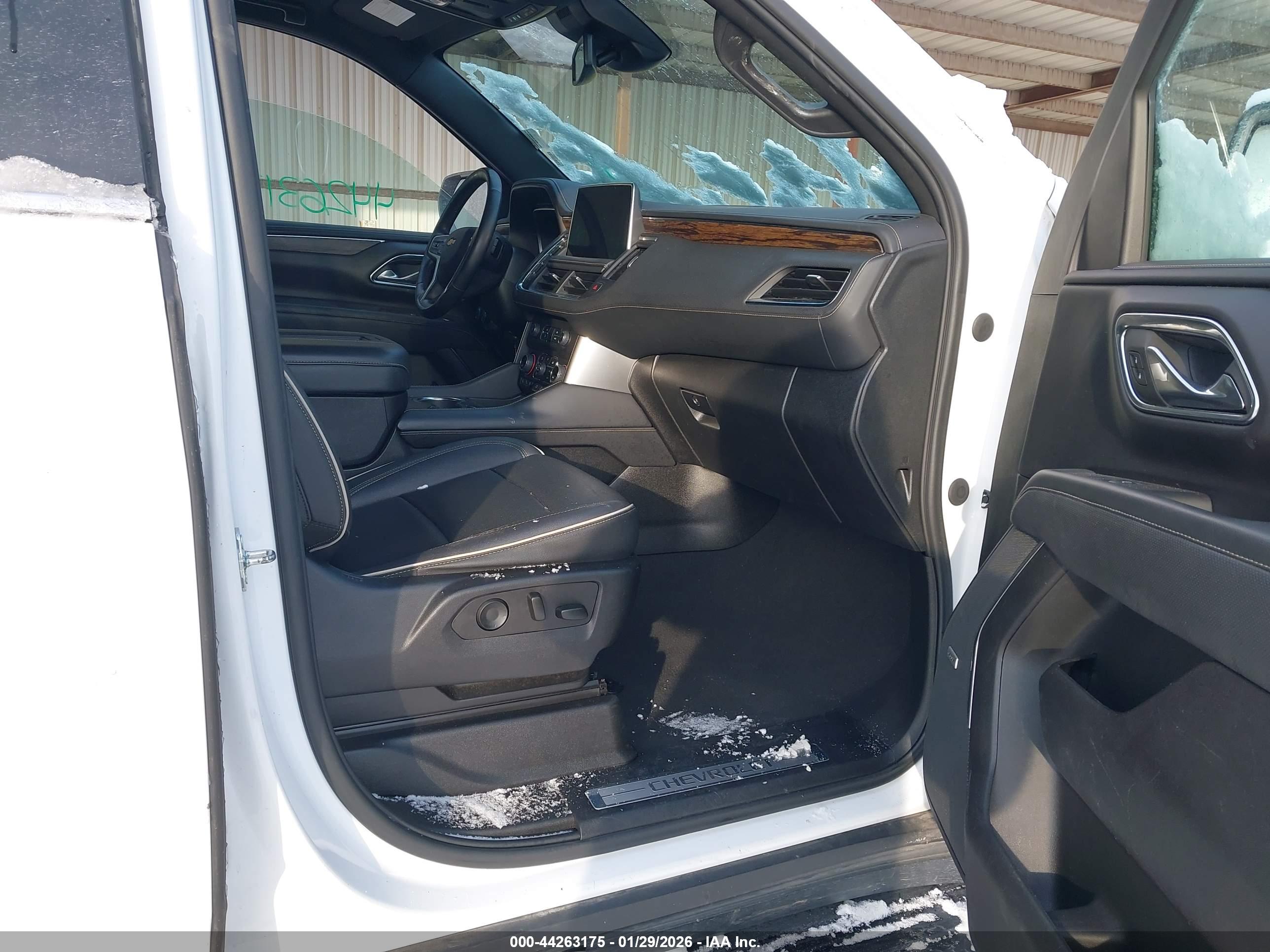 CHEVROLET SUBURBAN image 5