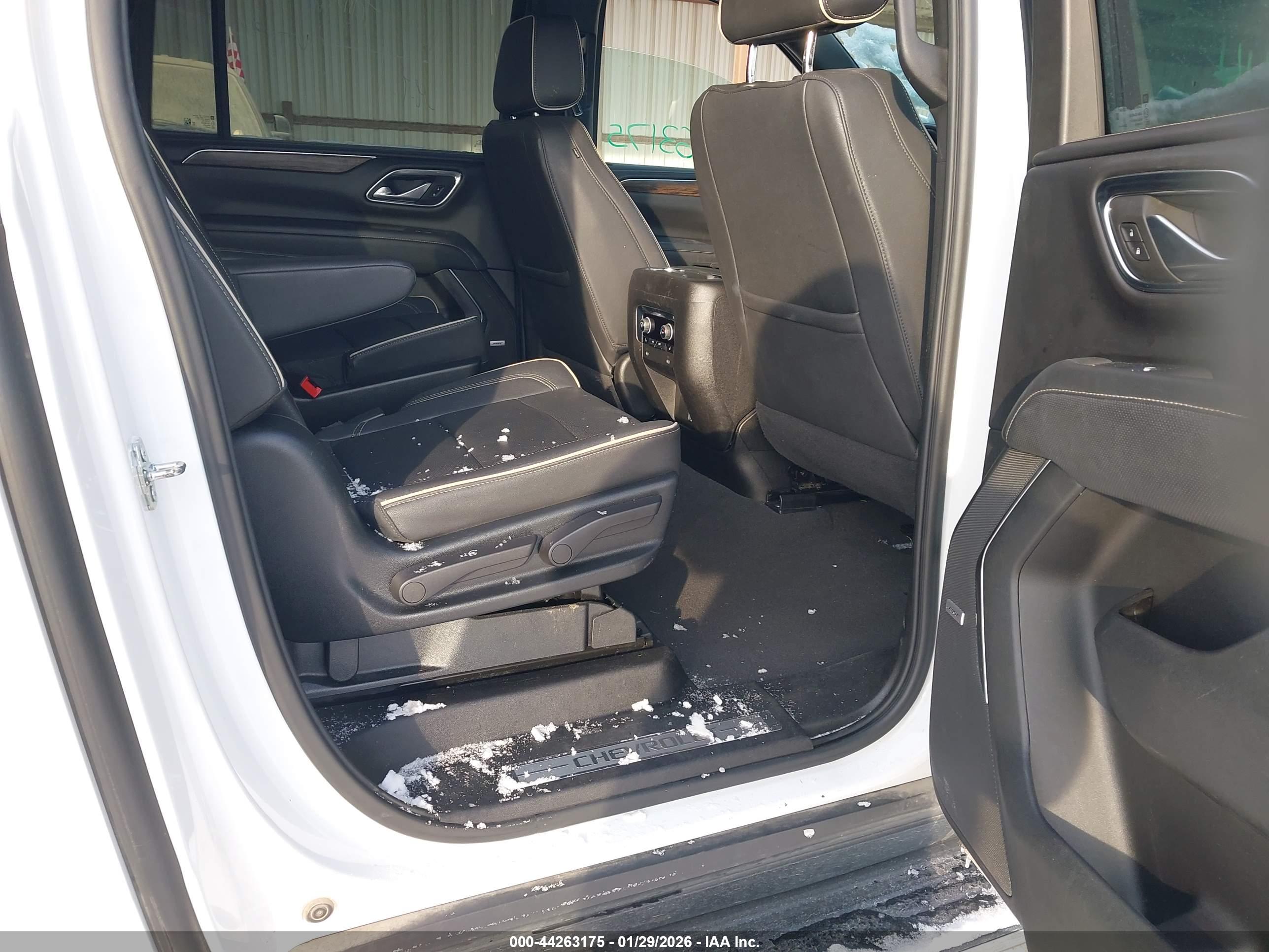 CHEVROLET SUBURBAN image 8