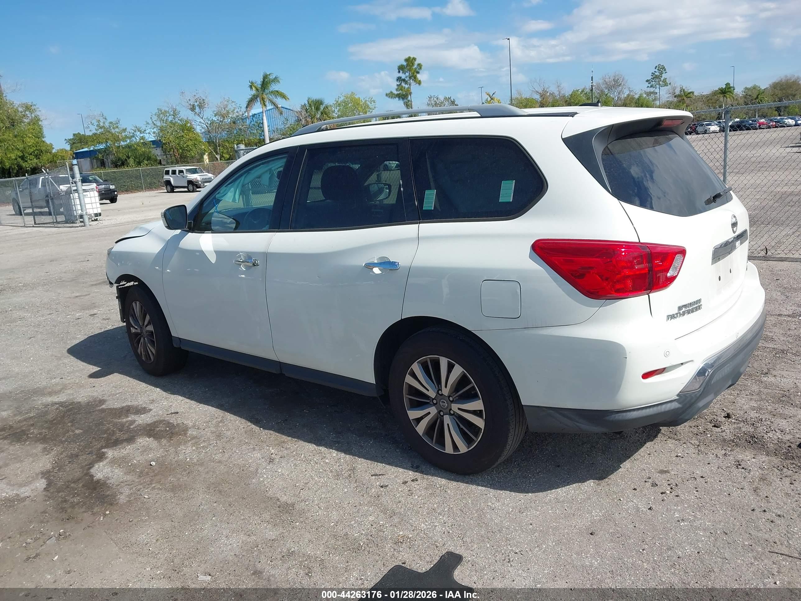 NISSAN PATHFINDER image 3