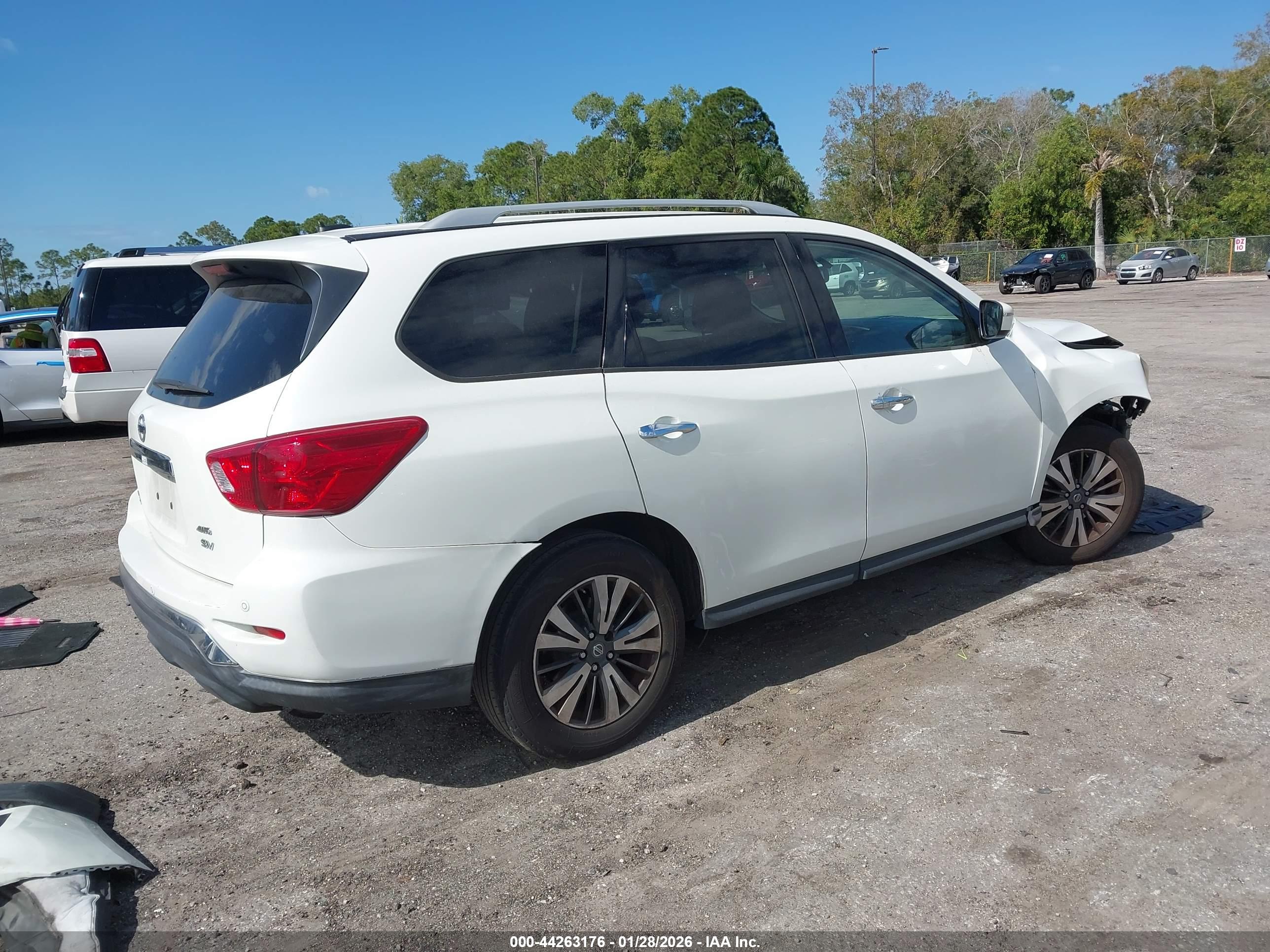 NISSAN PATHFINDER image 4