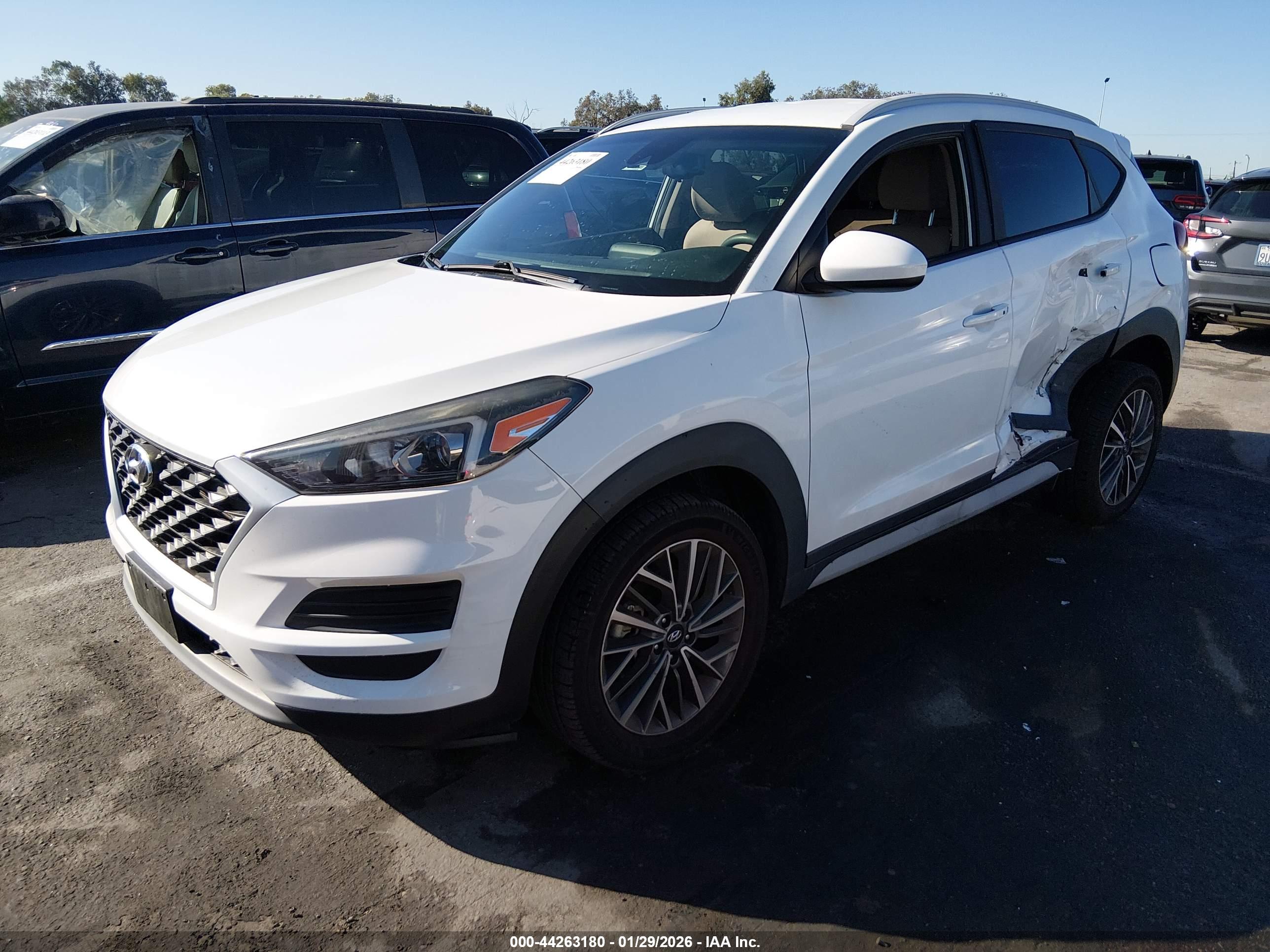 HYUNDAI TUCSON image 2