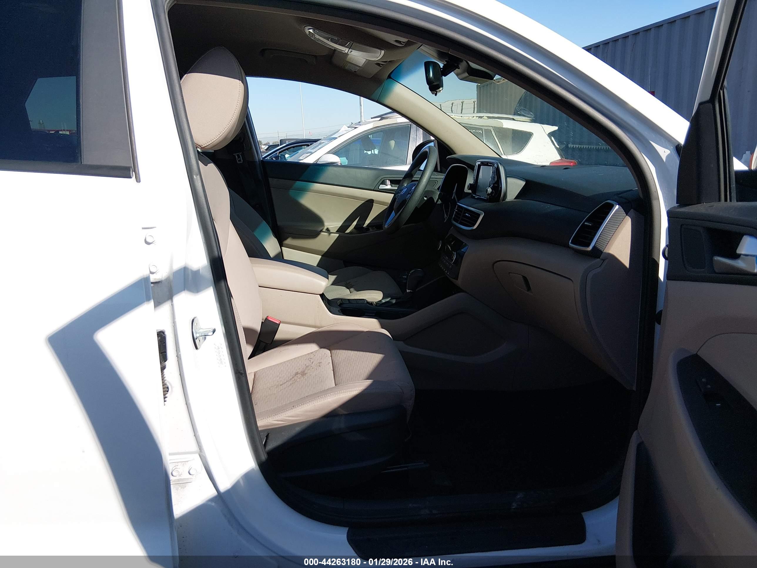 HYUNDAI TUCSON image 5