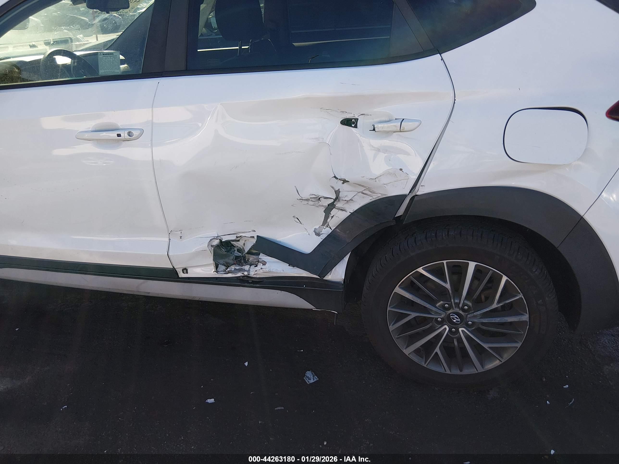 HYUNDAI TUCSON image 6
