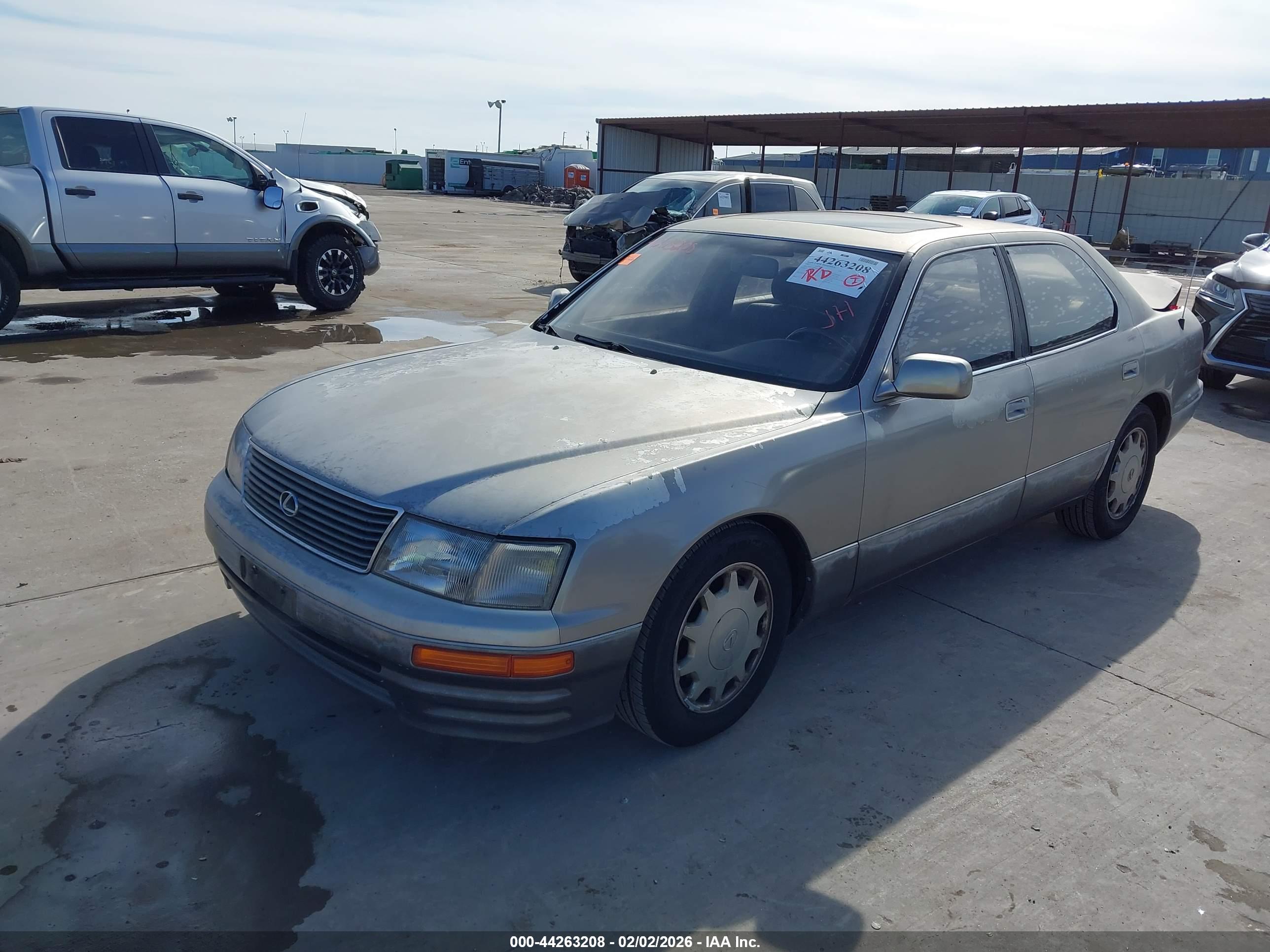 LEXUS LS image 2