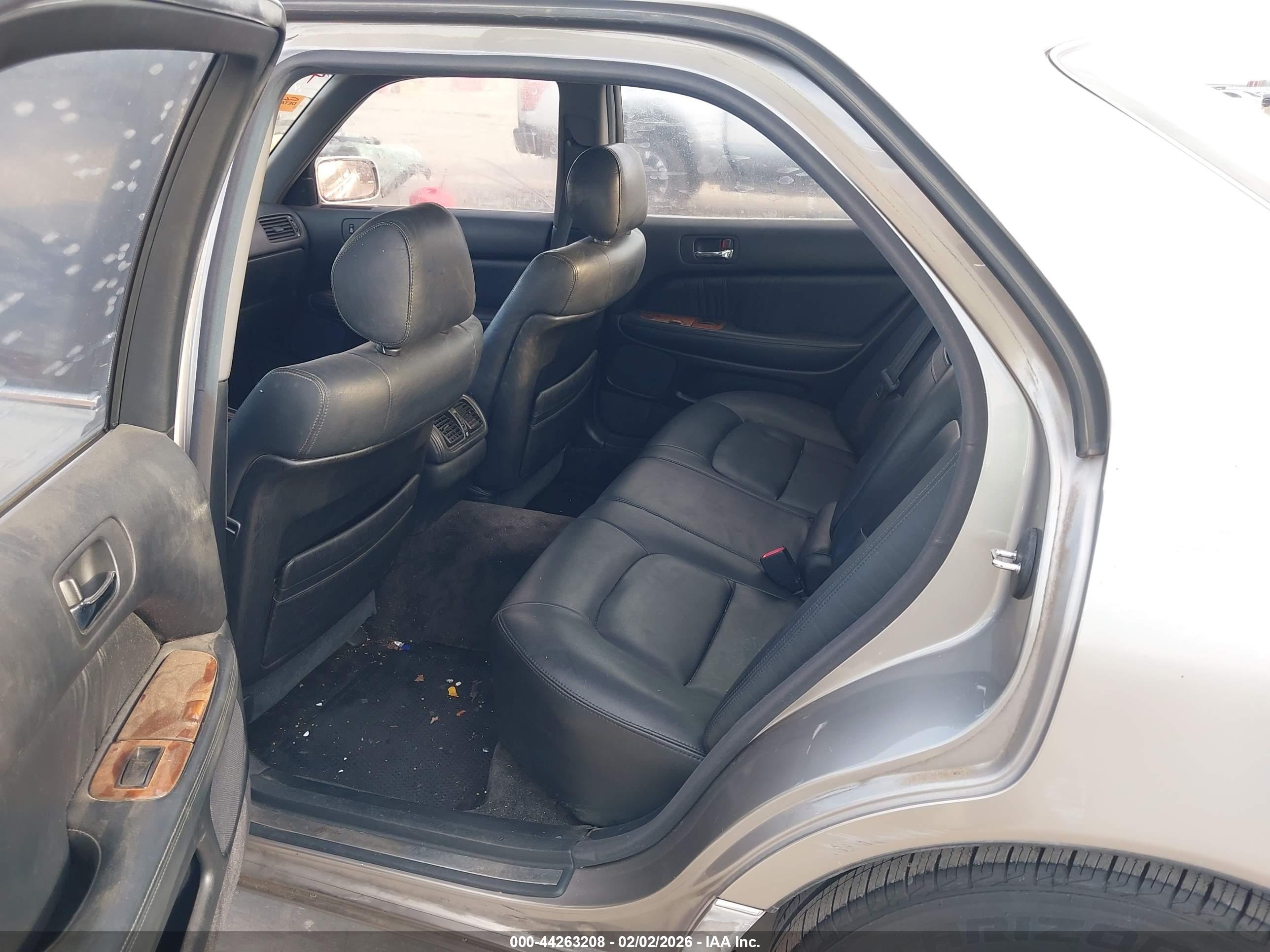 LEXUS LS image 8