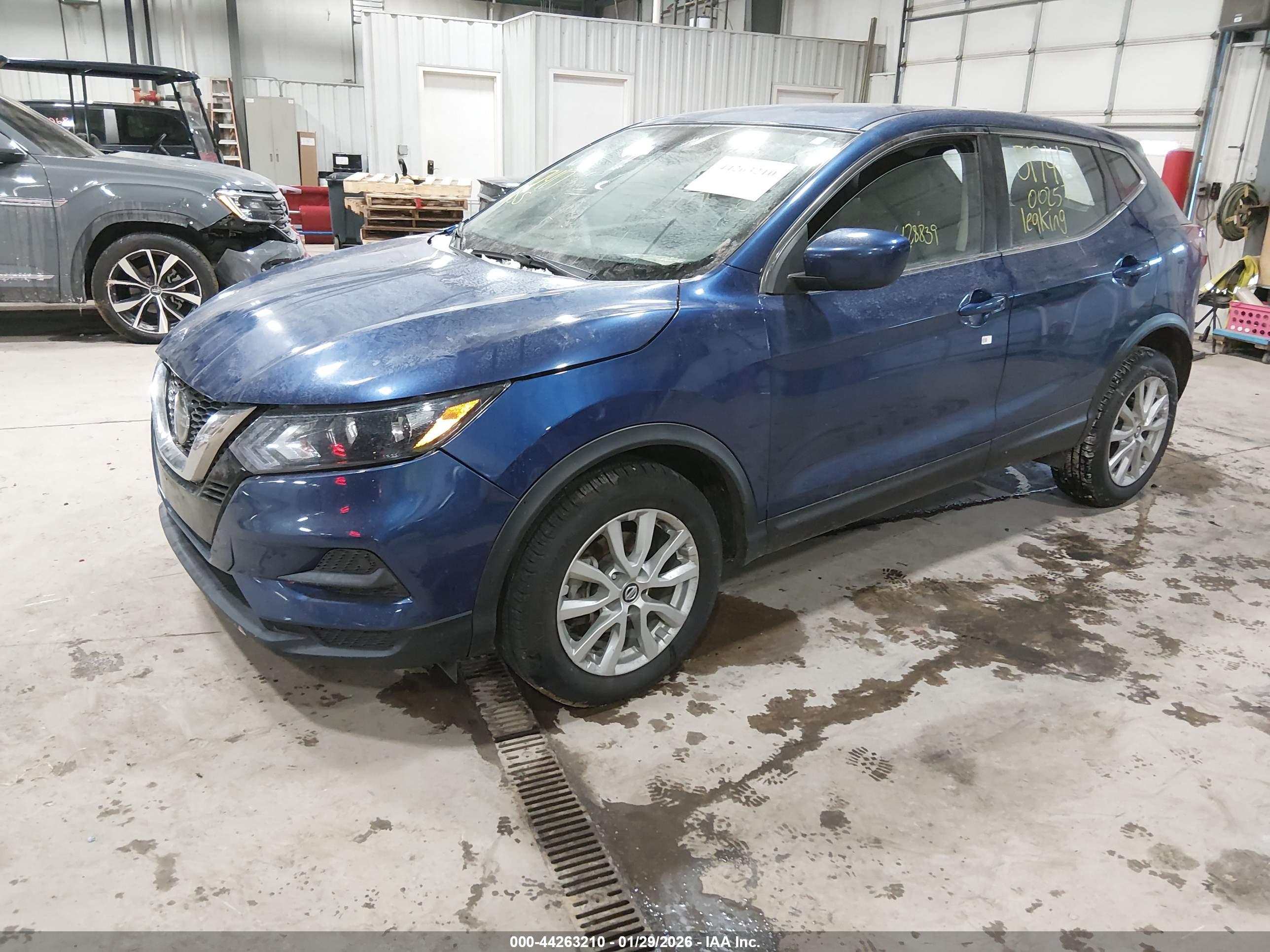 NISSAN ROGUE image 2