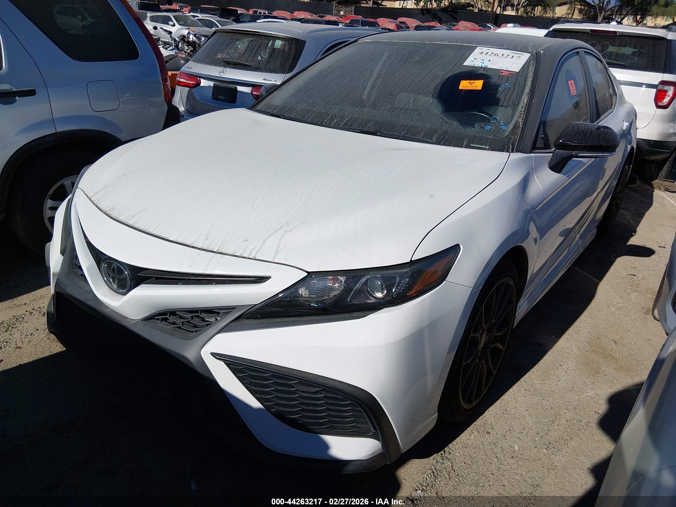 TOYOTA CAMRY image 2
