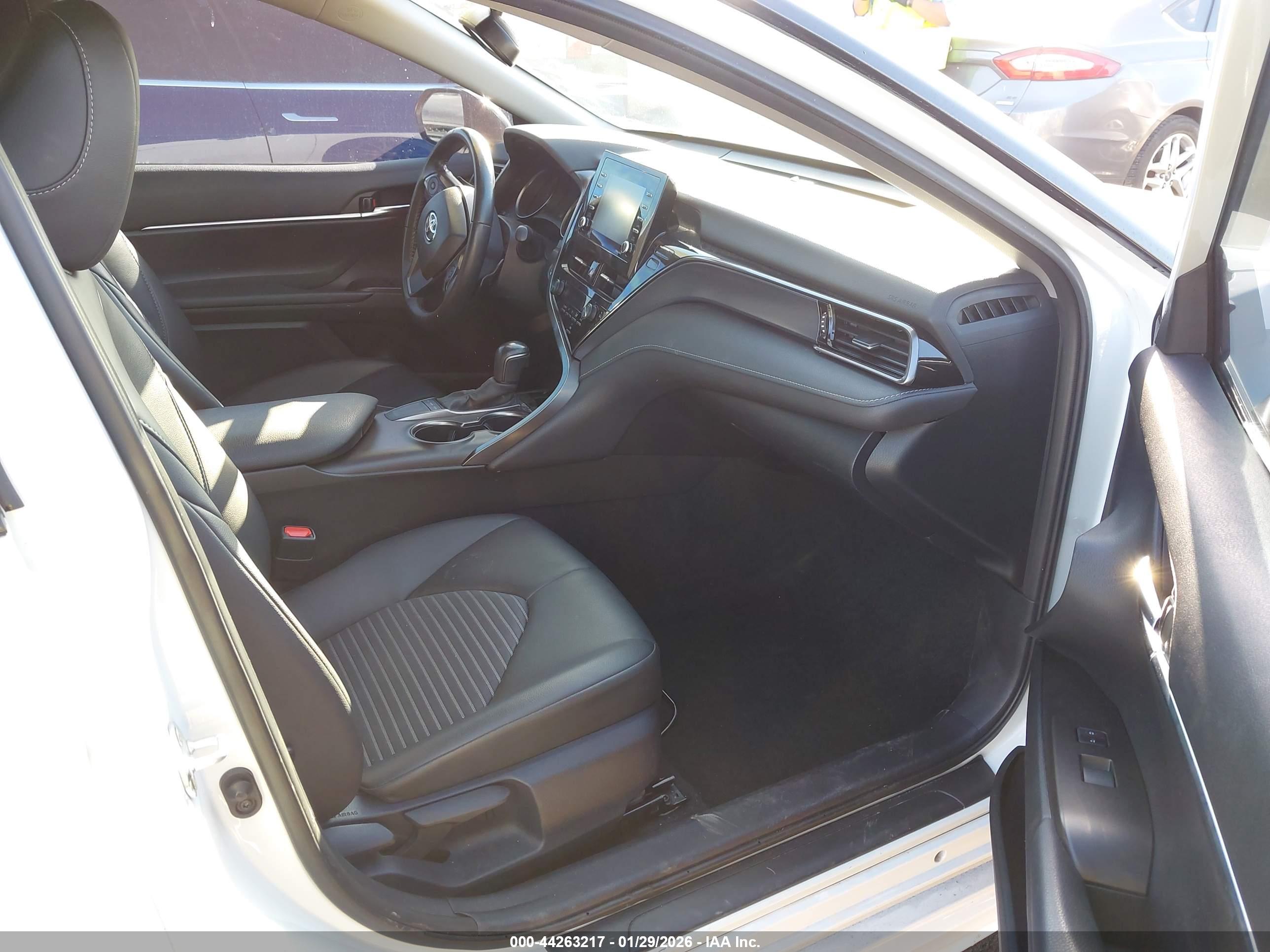 TOYOTA CAMRY image 5