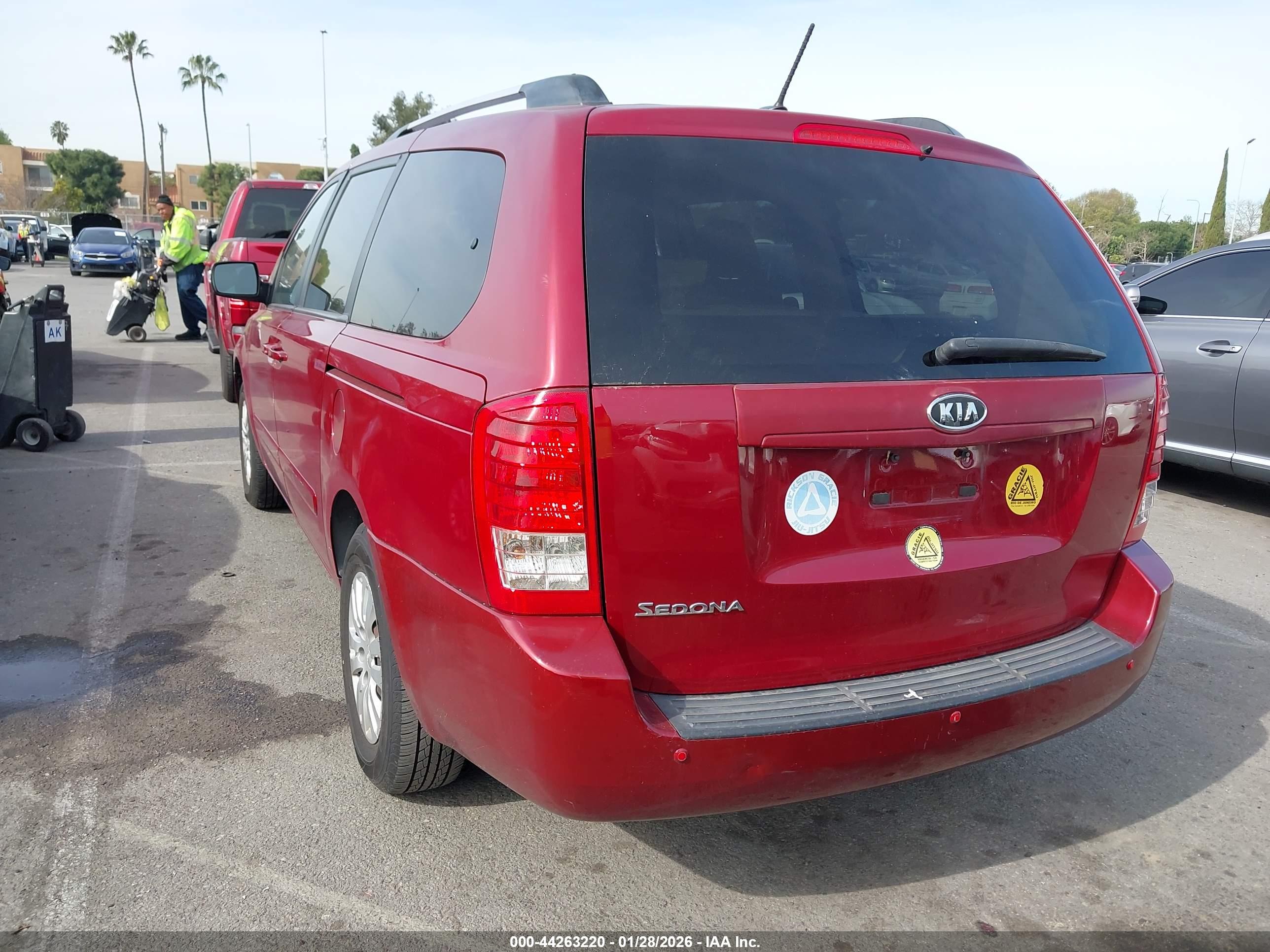KIA SEDONA image 3
