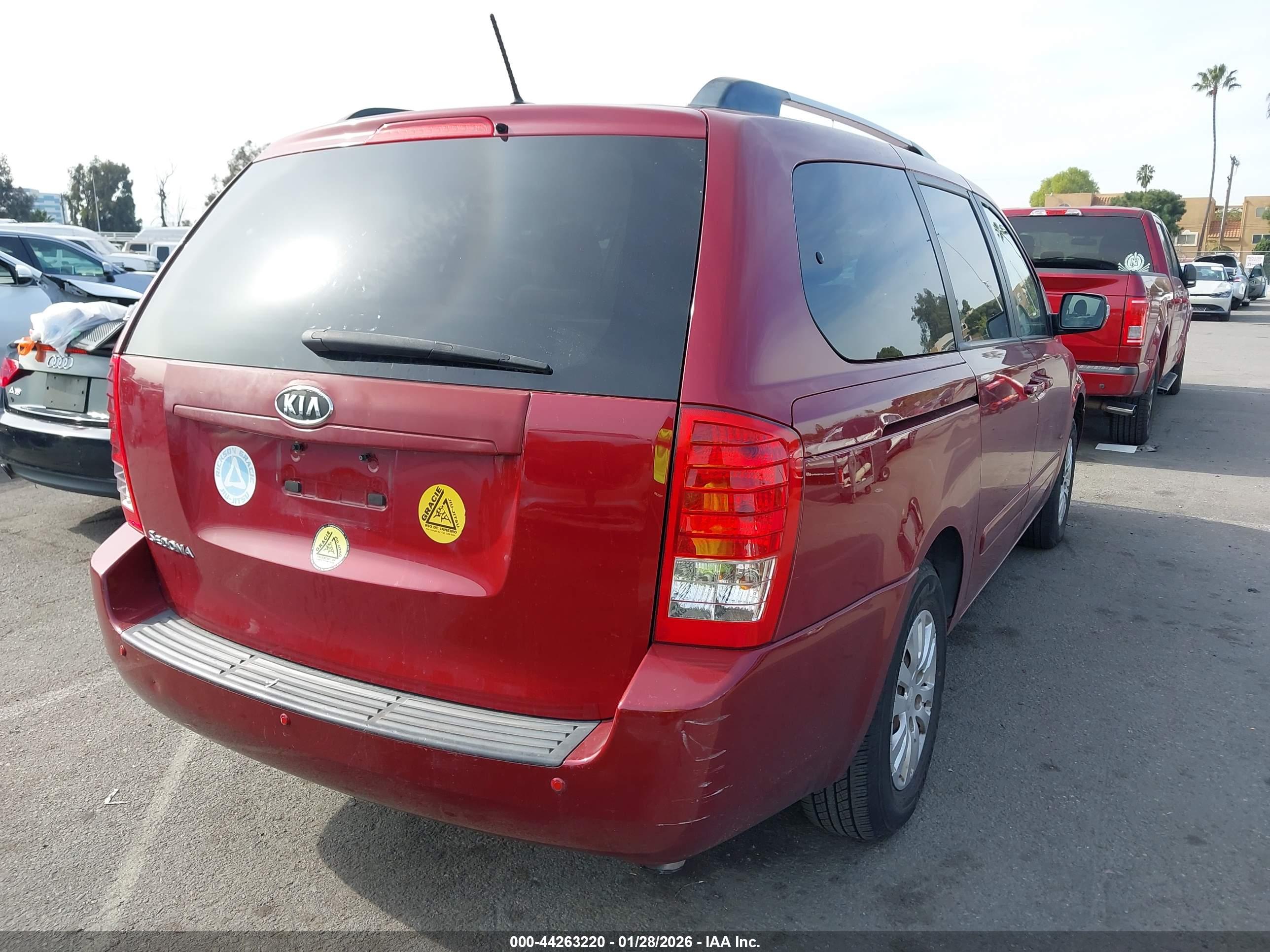 KIA SEDONA image 4