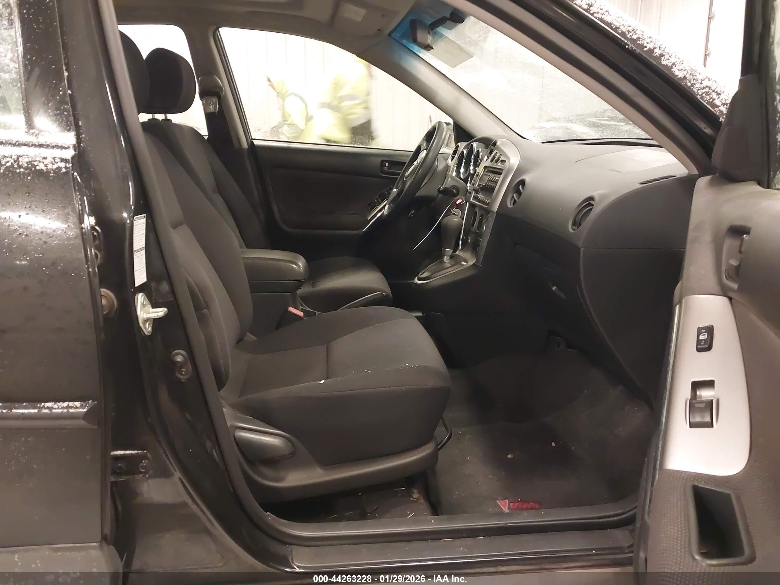 PONTIAC VIBE image 5