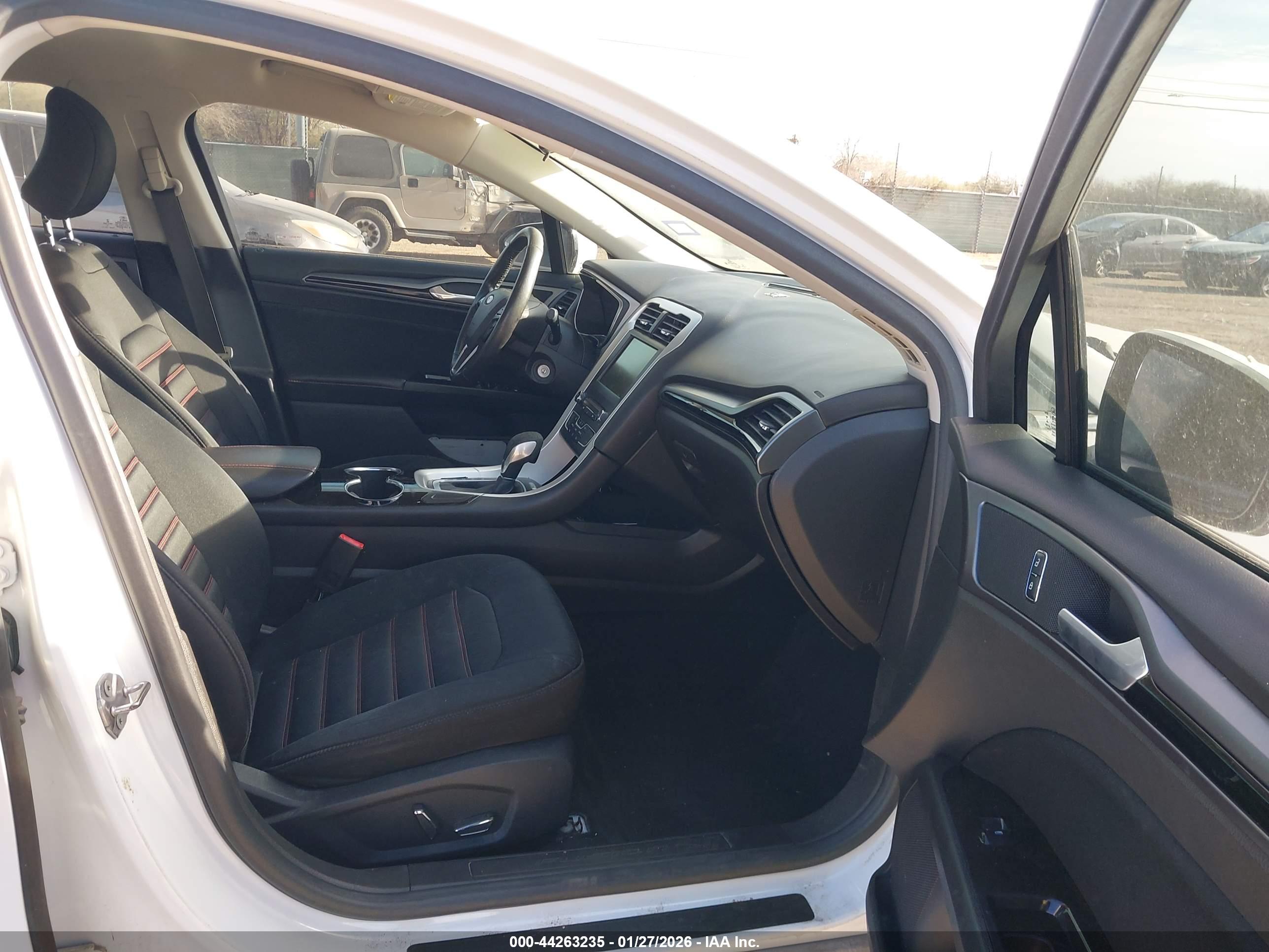FORD FUSION image 5