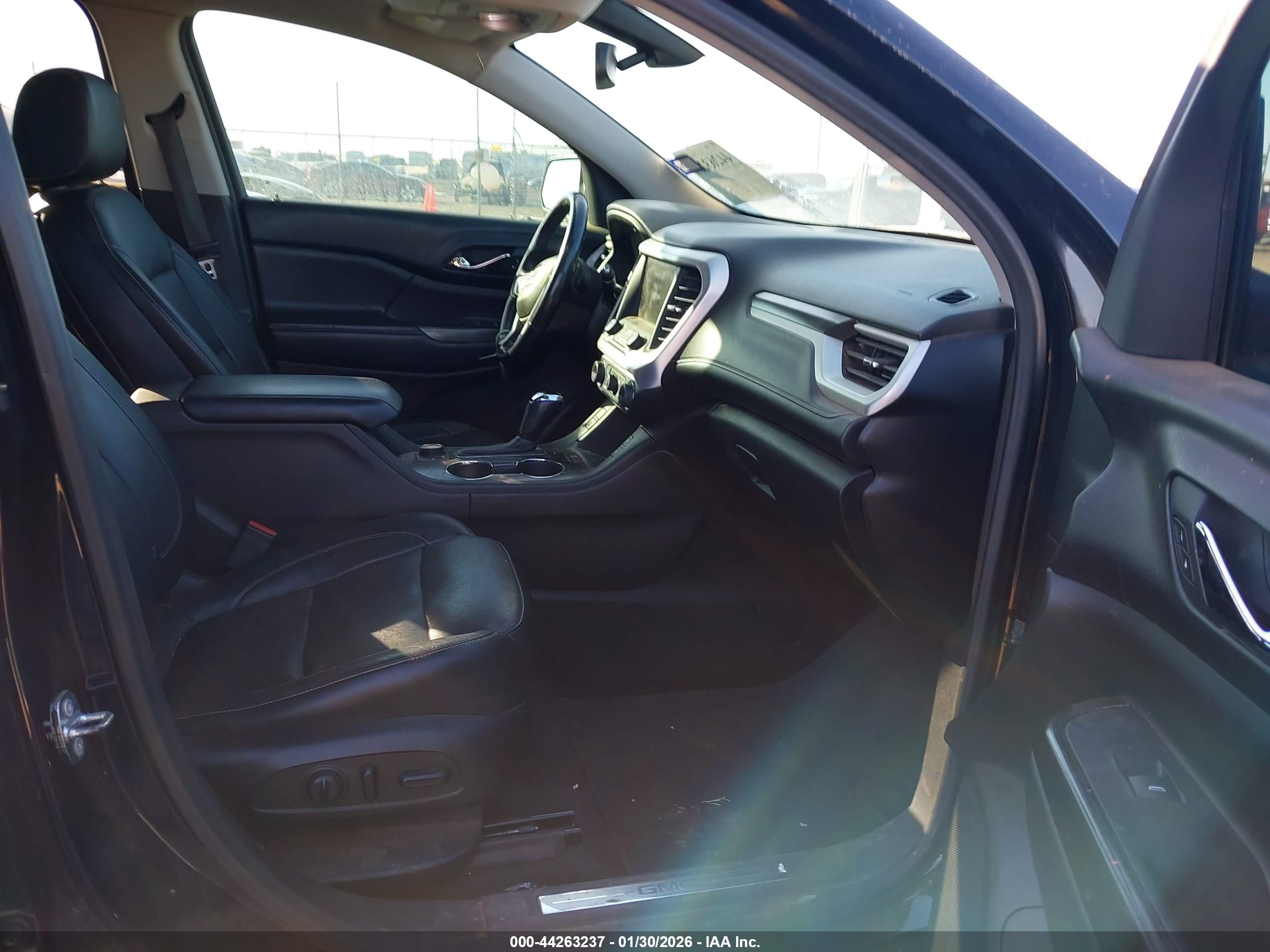 GMC ACADIA image 5