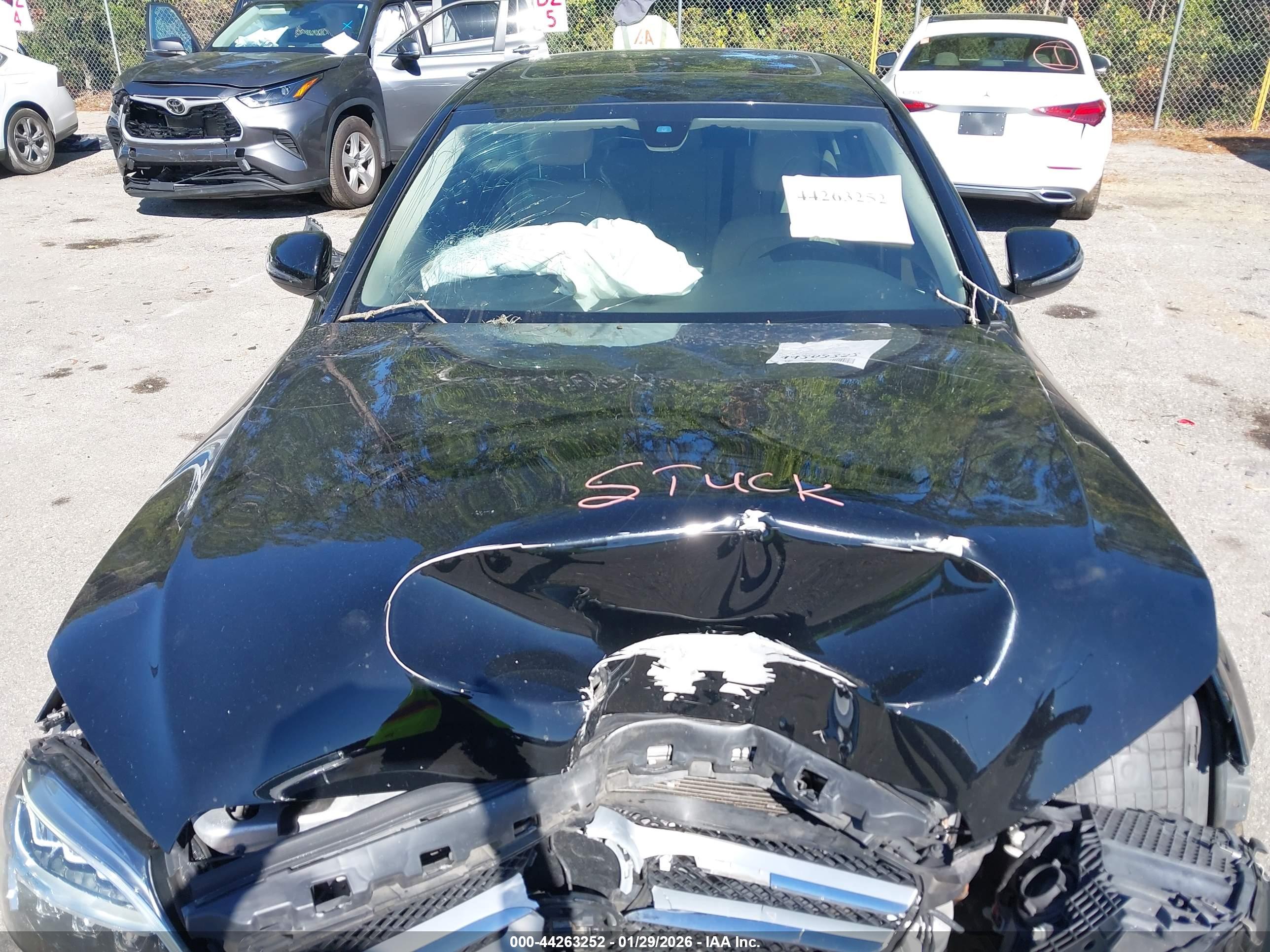 MERCEDES-BENZ C-CLASS image 10