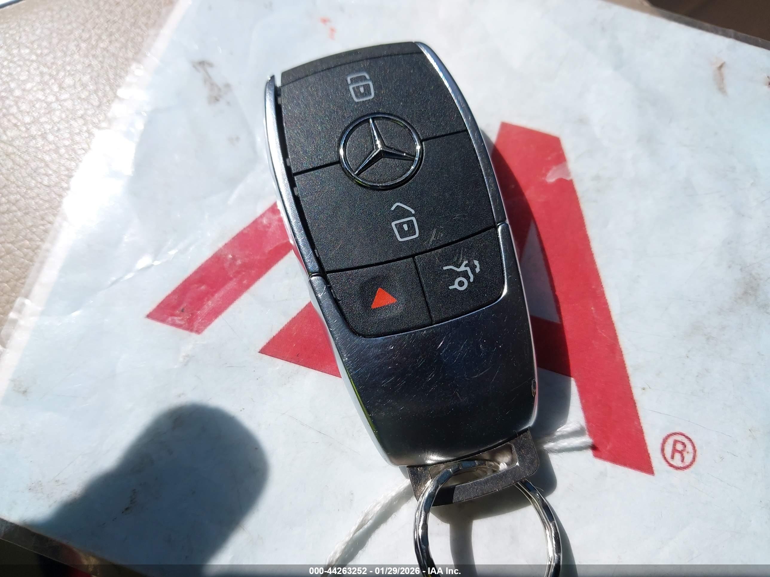 MERCEDES-BENZ C-CLASS image 11