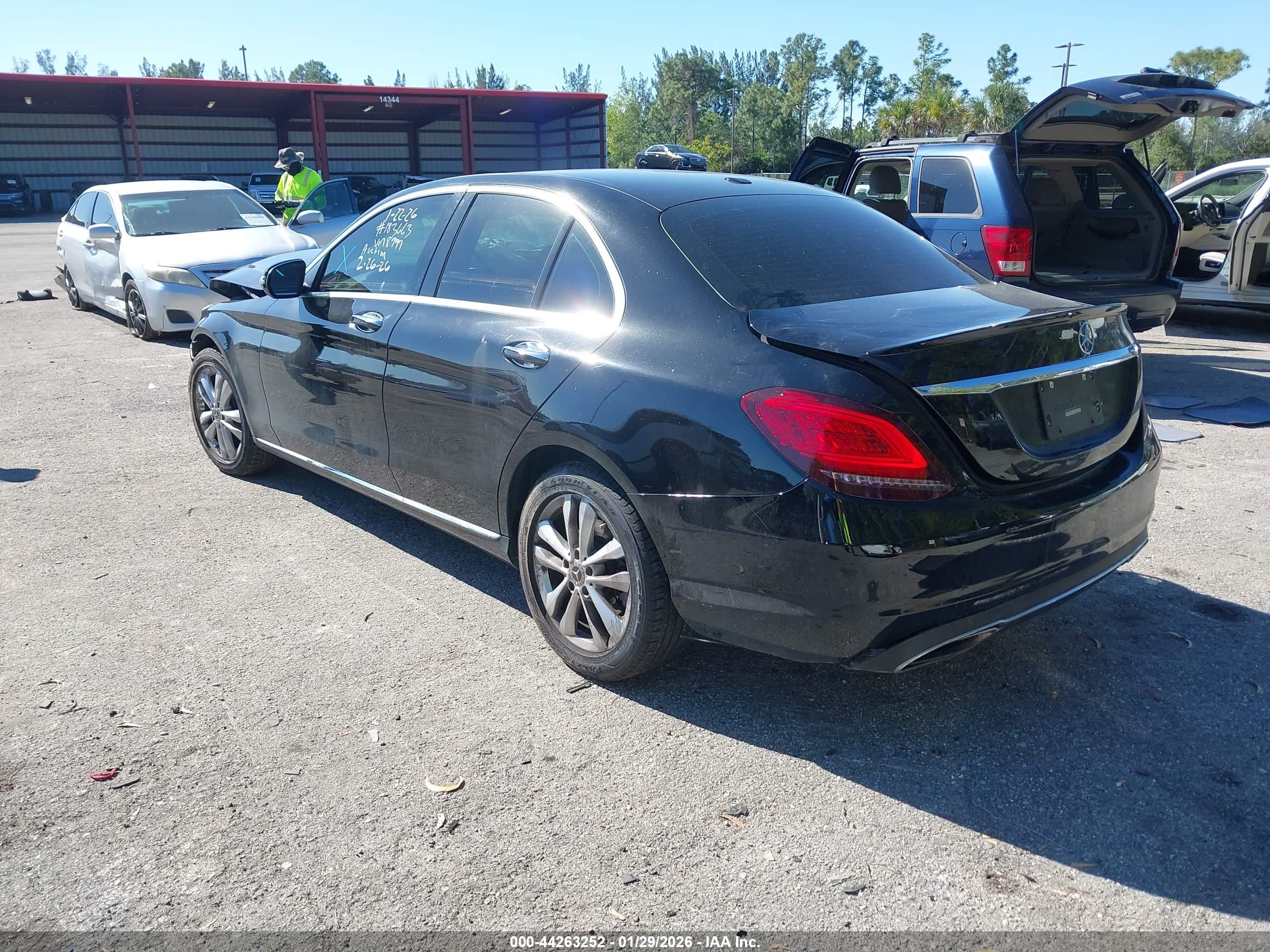MERCEDES-BENZ C-CLASS image 3