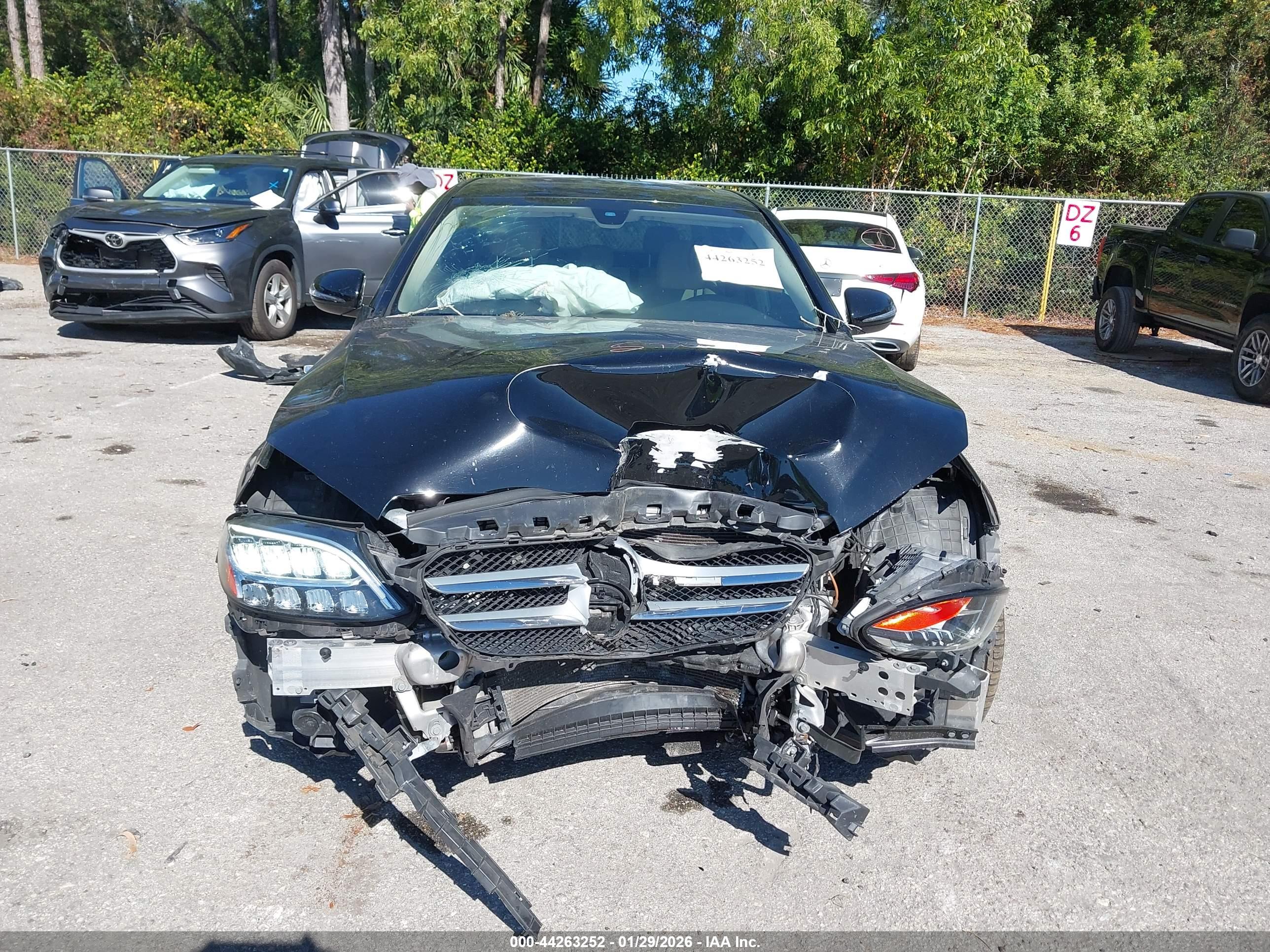 MERCEDES-BENZ C-CLASS image 6