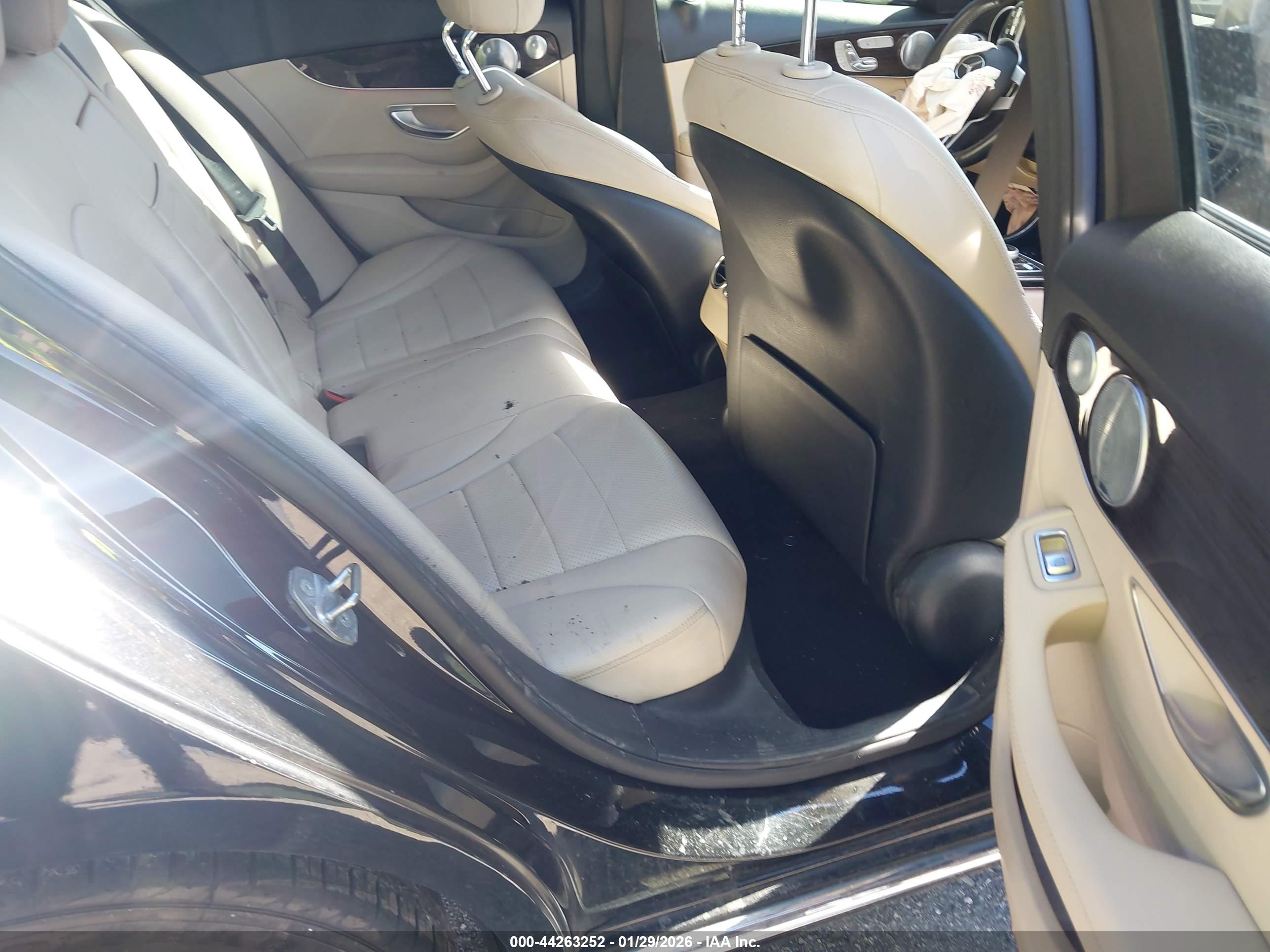 MERCEDES-BENZ C-CLASS image 8