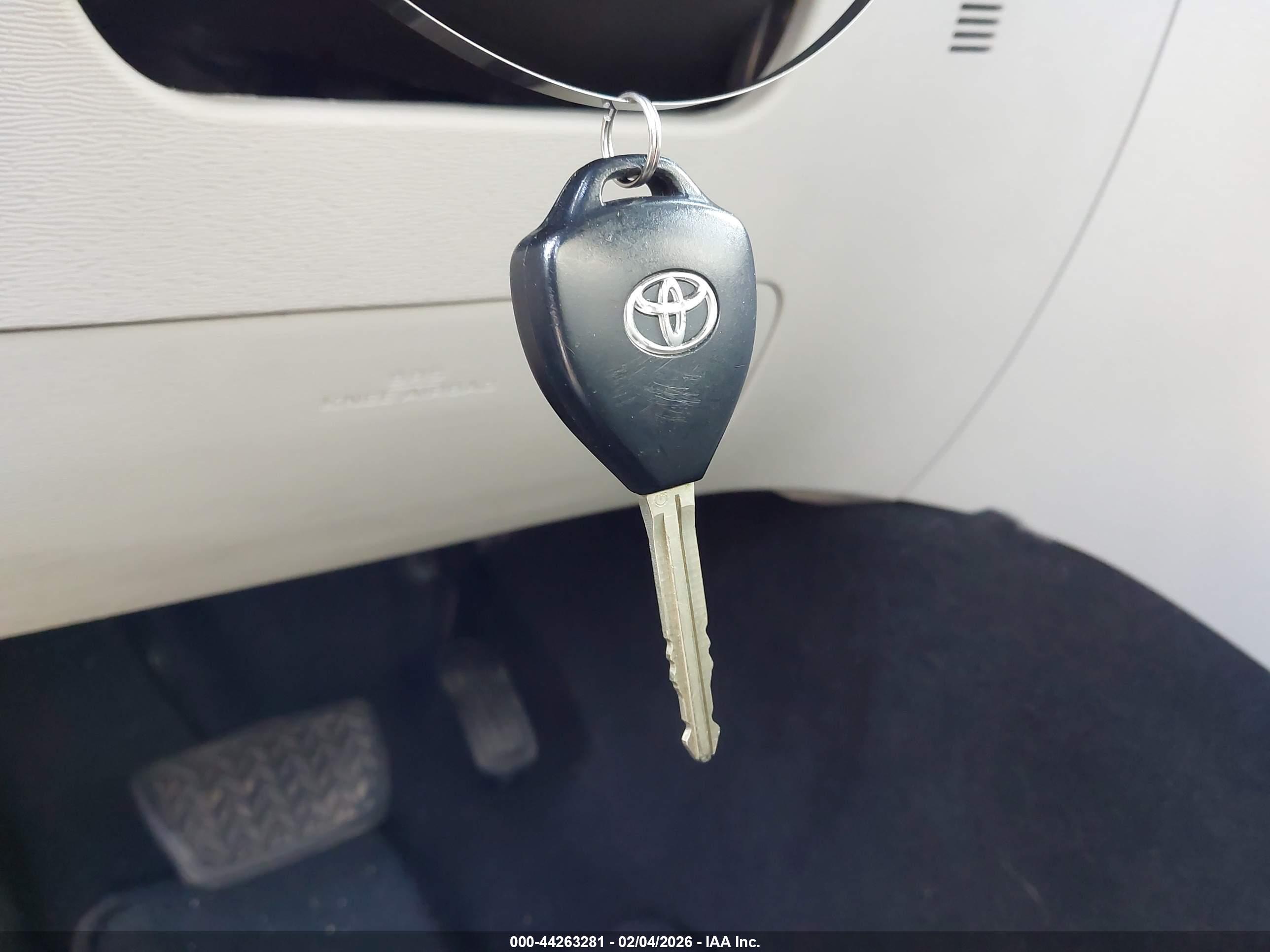 TOYOTA VENZA image 11