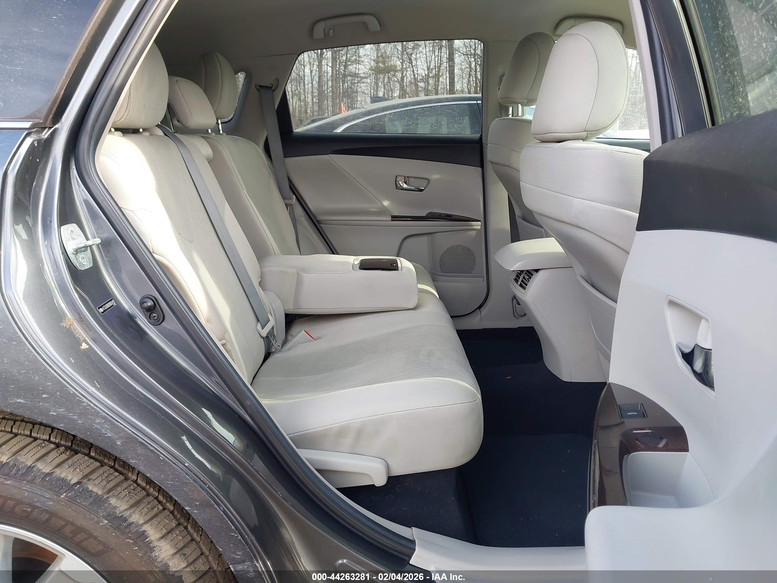 TOYOTA VENZA image 8