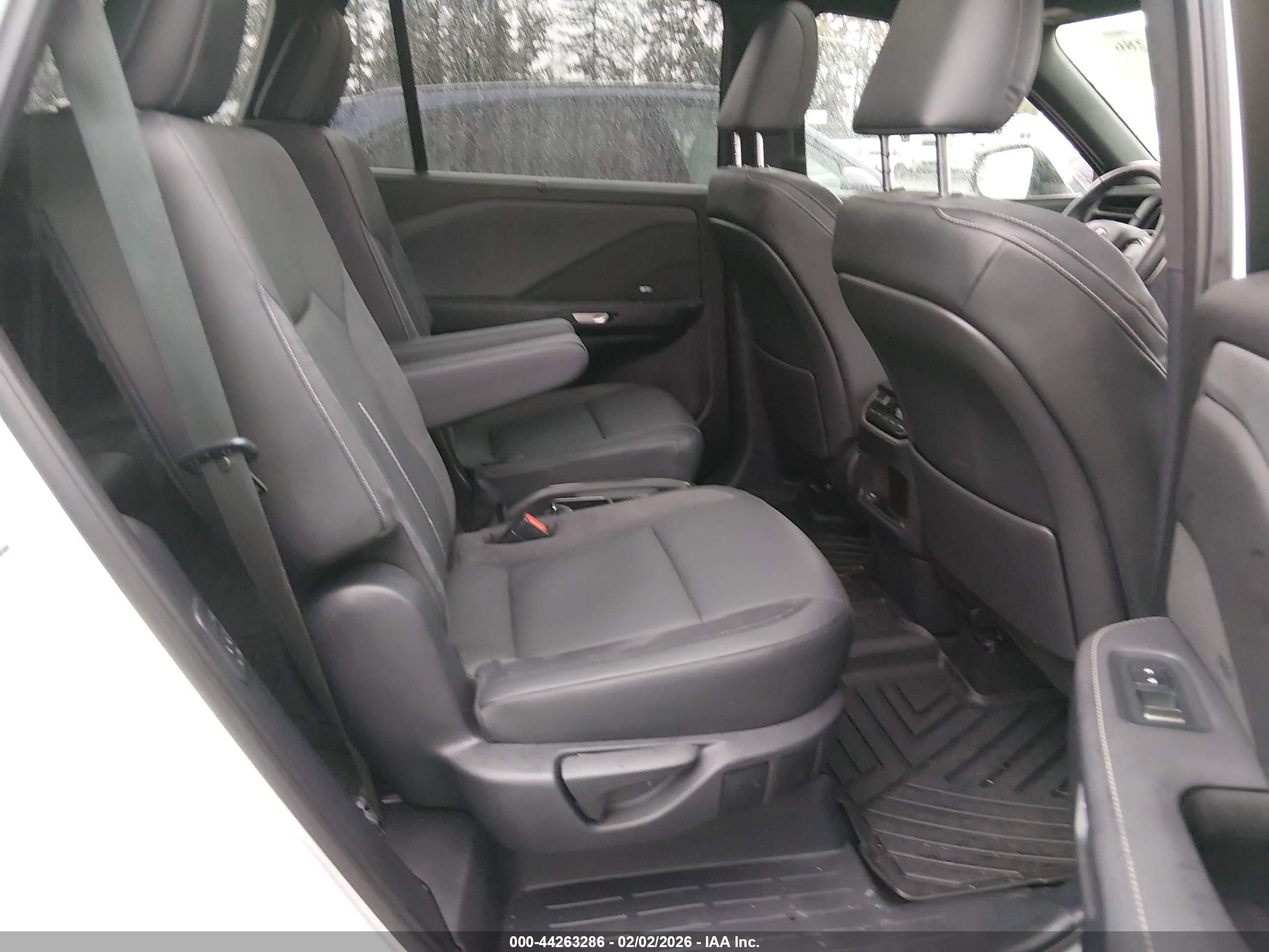 LEXUS TX image 8