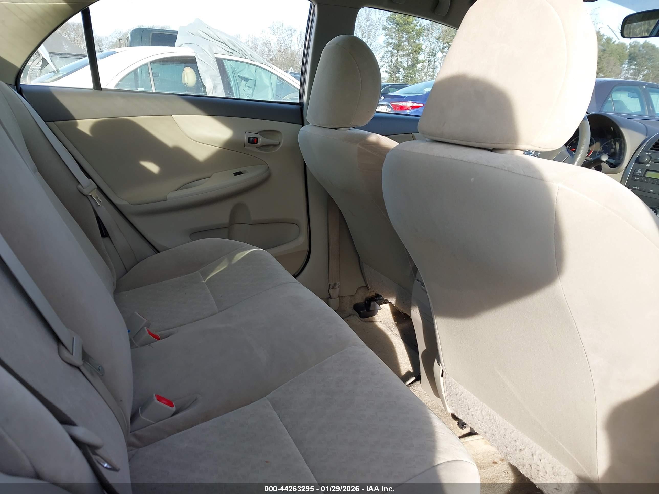 TOYOTA COROLLA image 8