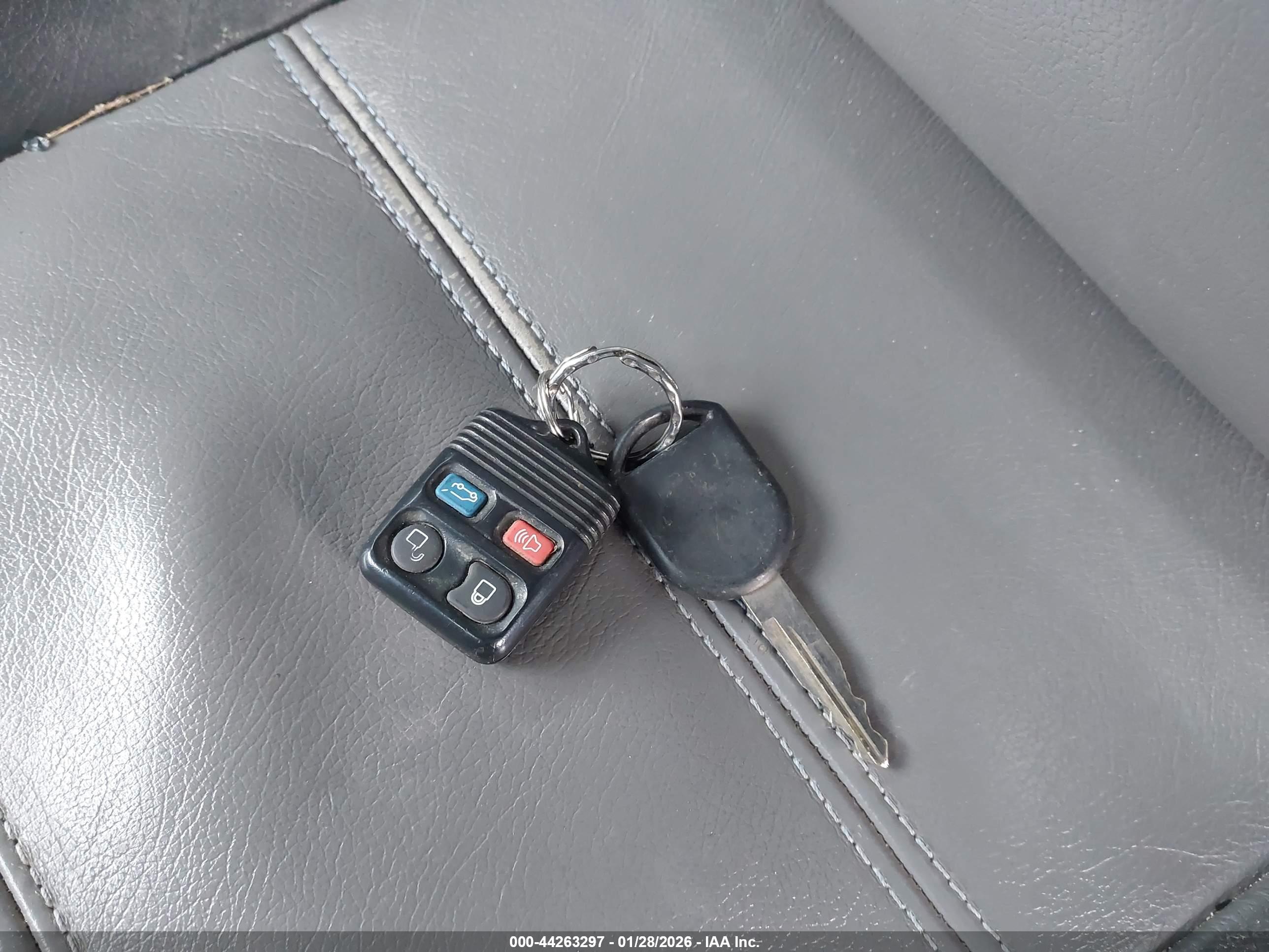 FORD EXPLORER image 11