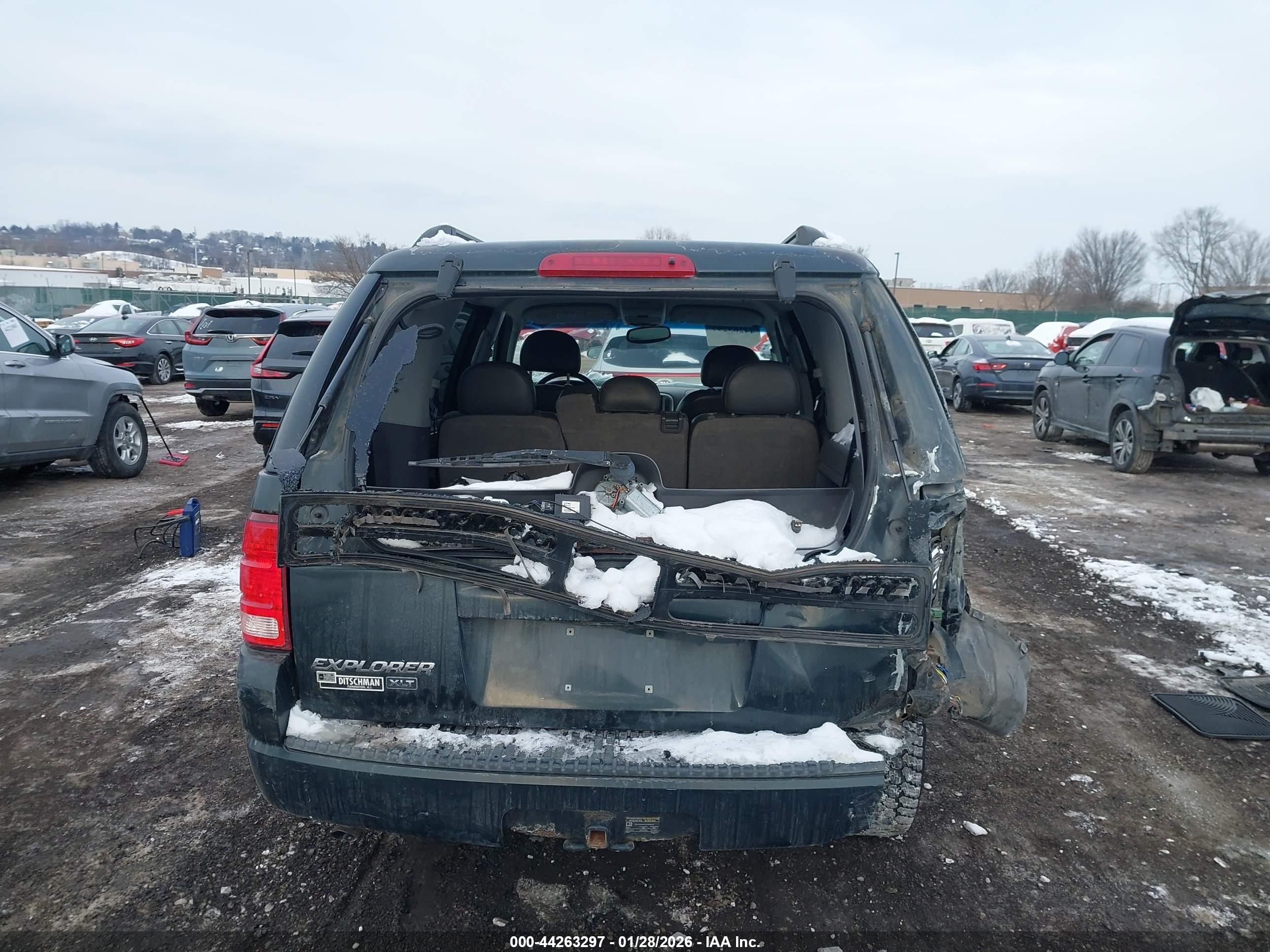 FORD EXPLORER image 6