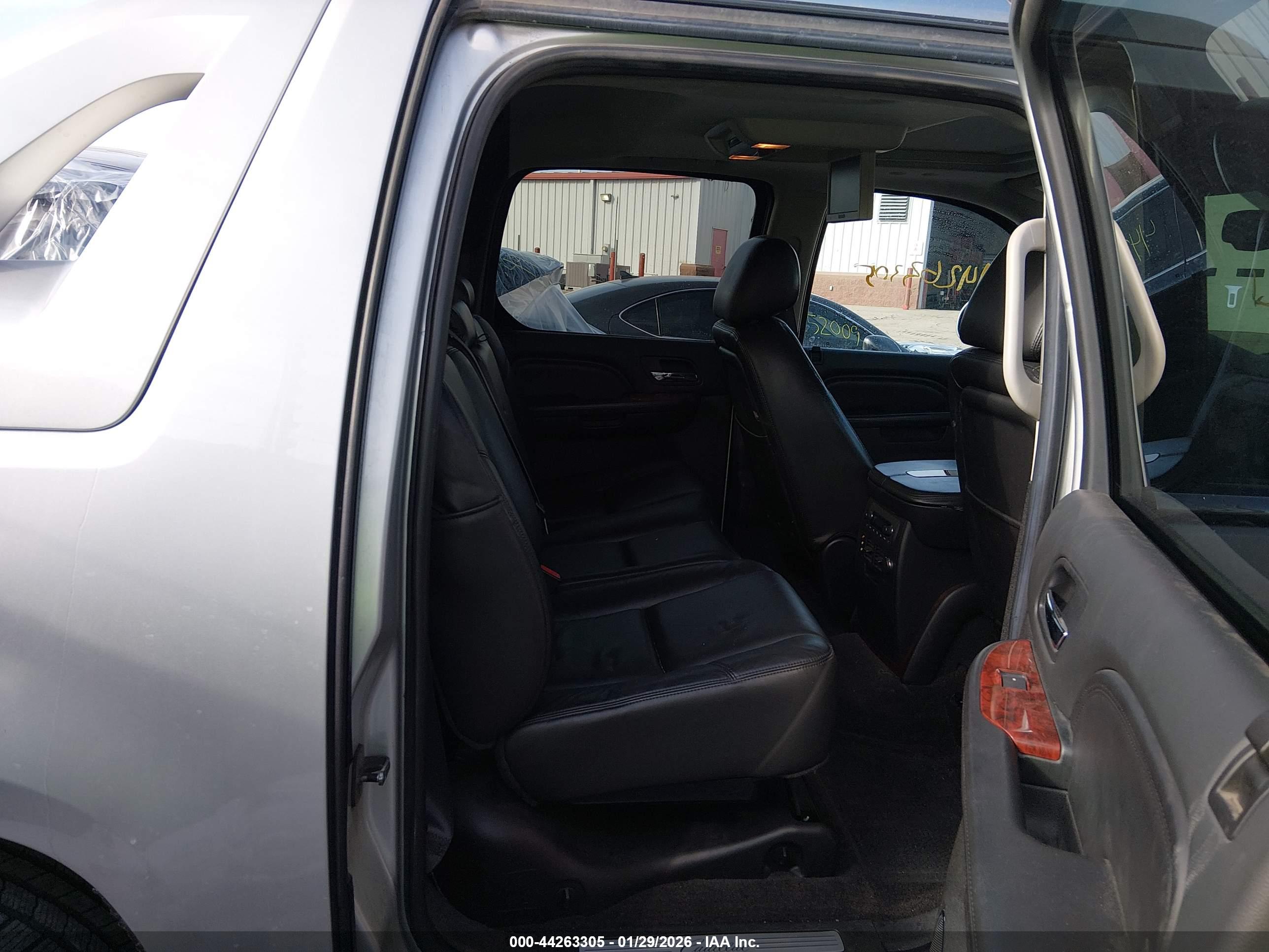 CADILLAC ESCALADE image 8