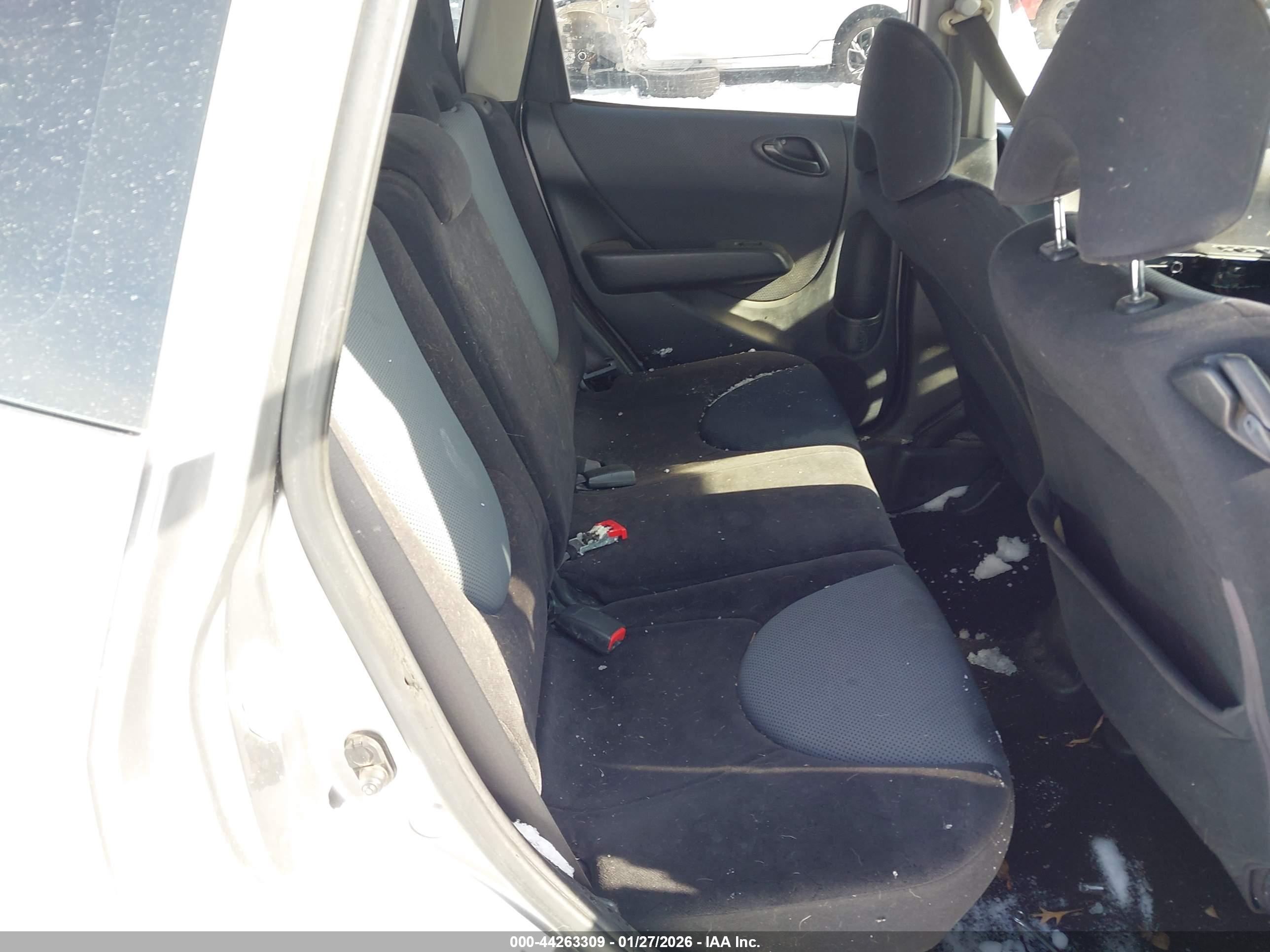 HONDA FIT image 8