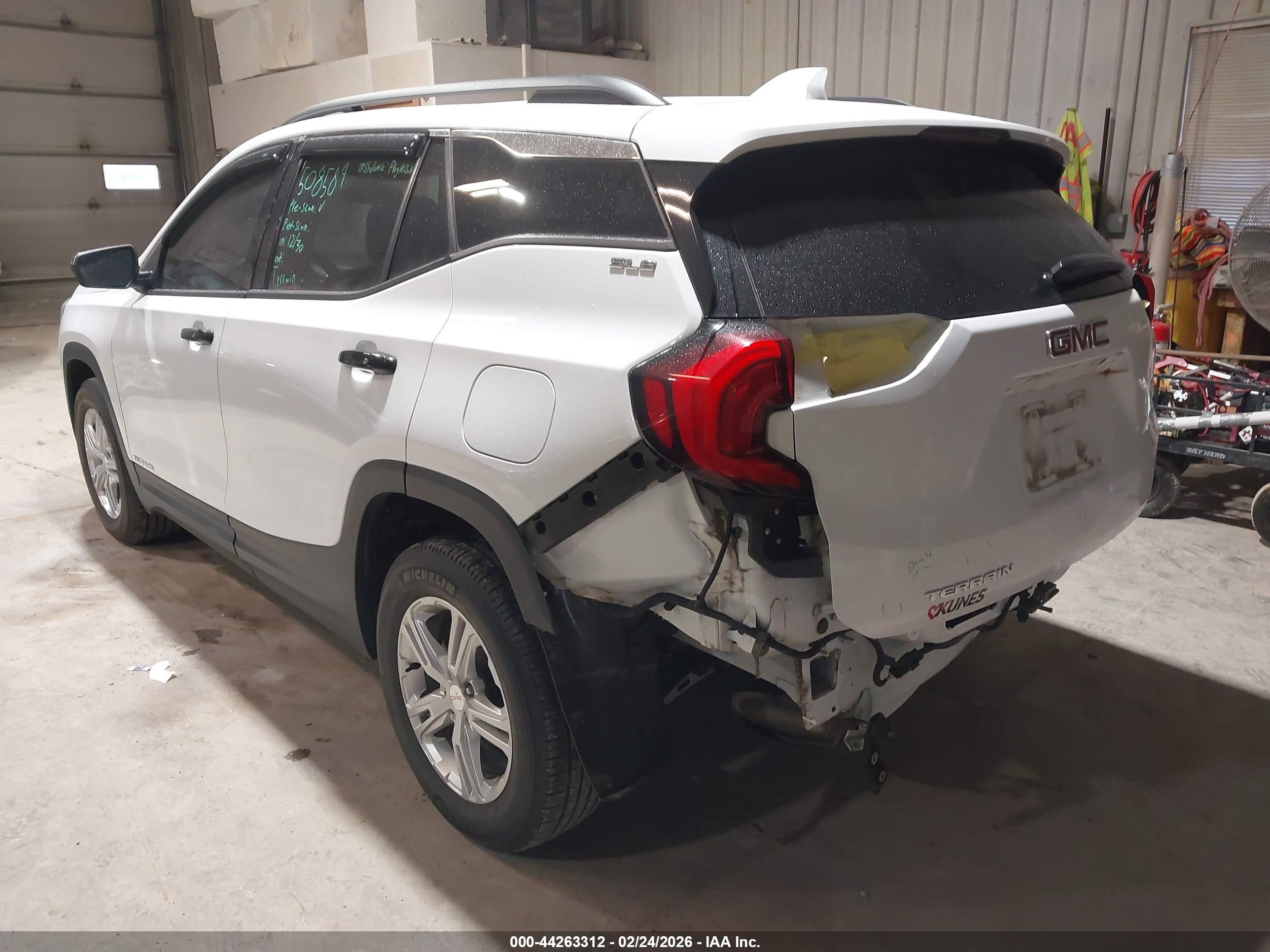 GMC TERRAIN image 3
