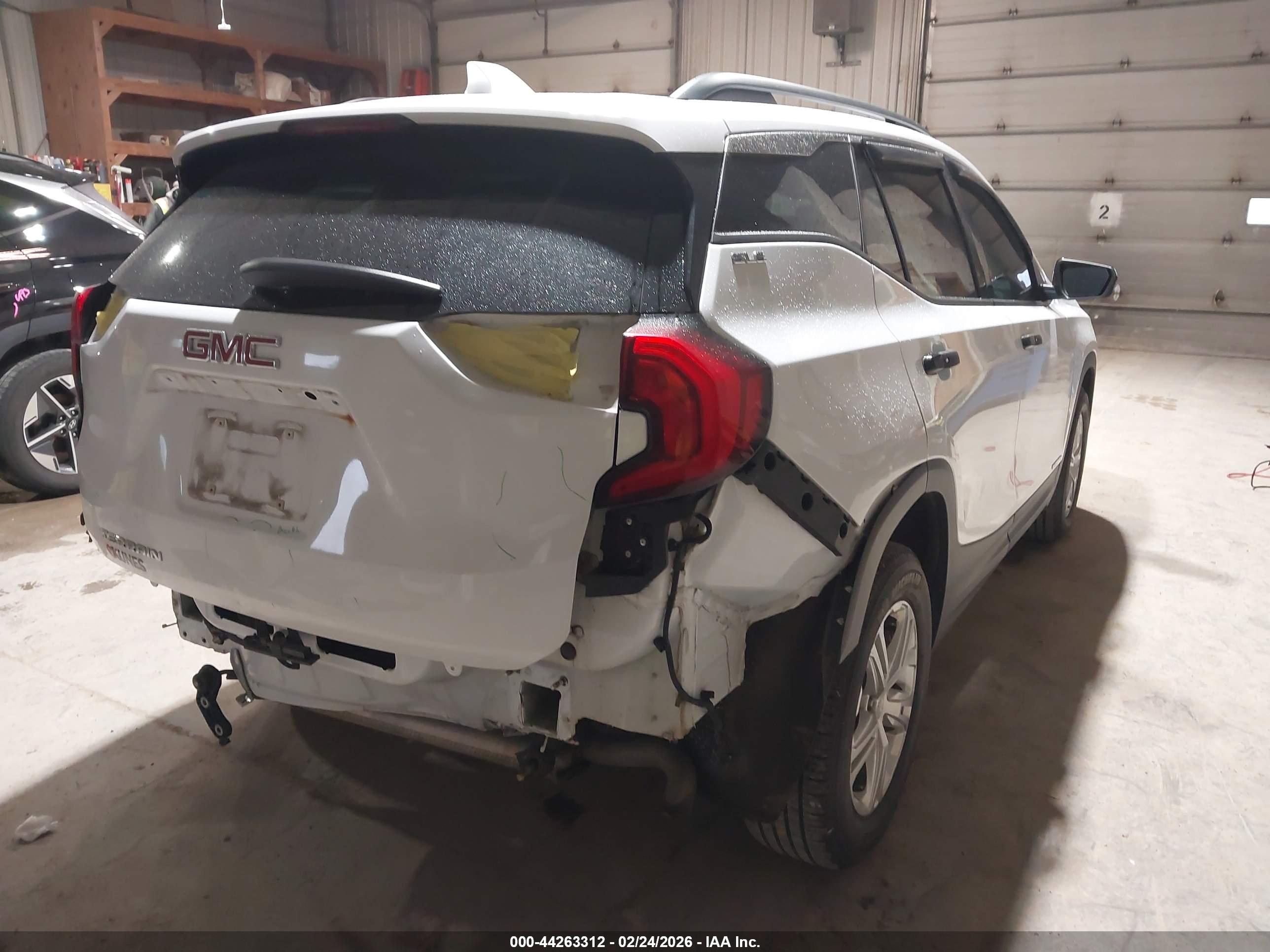 GMC TERRAIN image 4