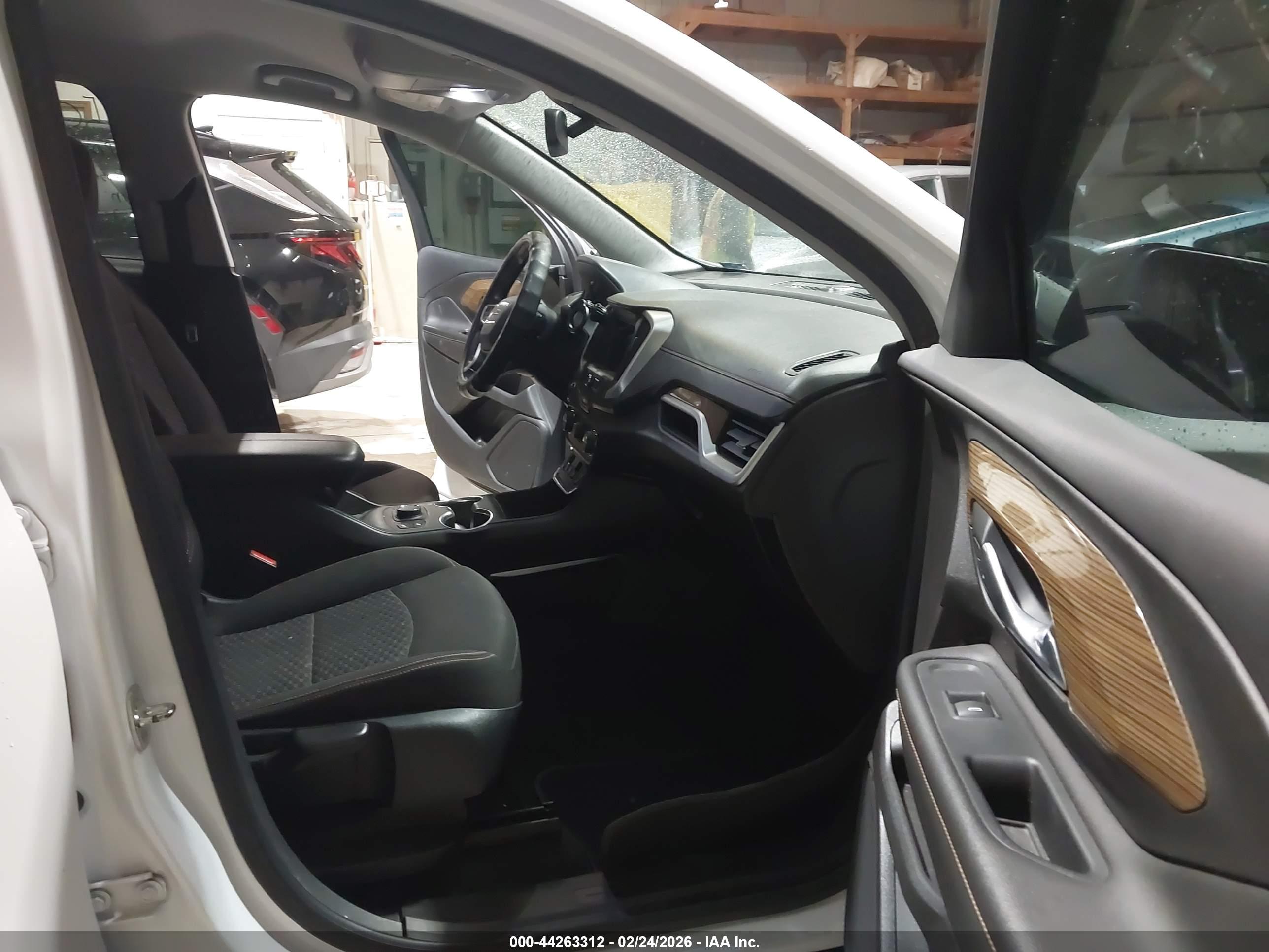 GMC TERRAIN image 5
