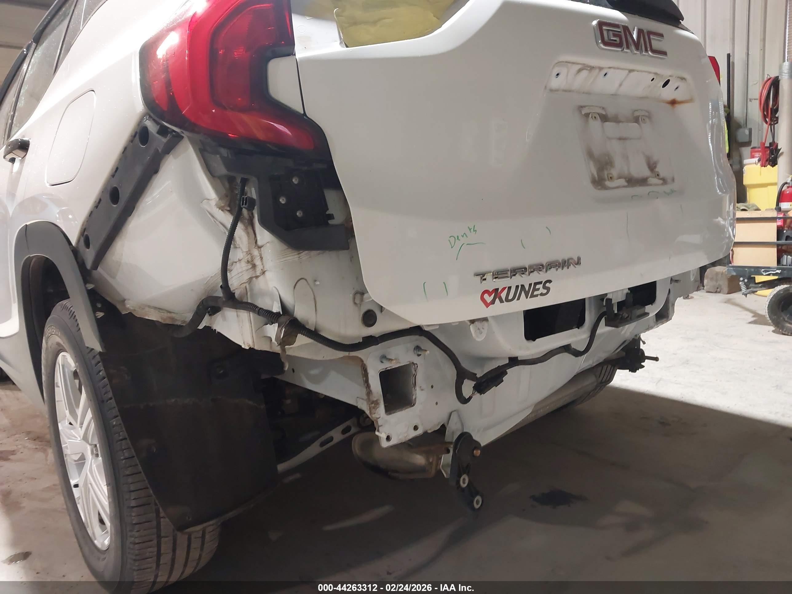 GMC TERRAIN image 6