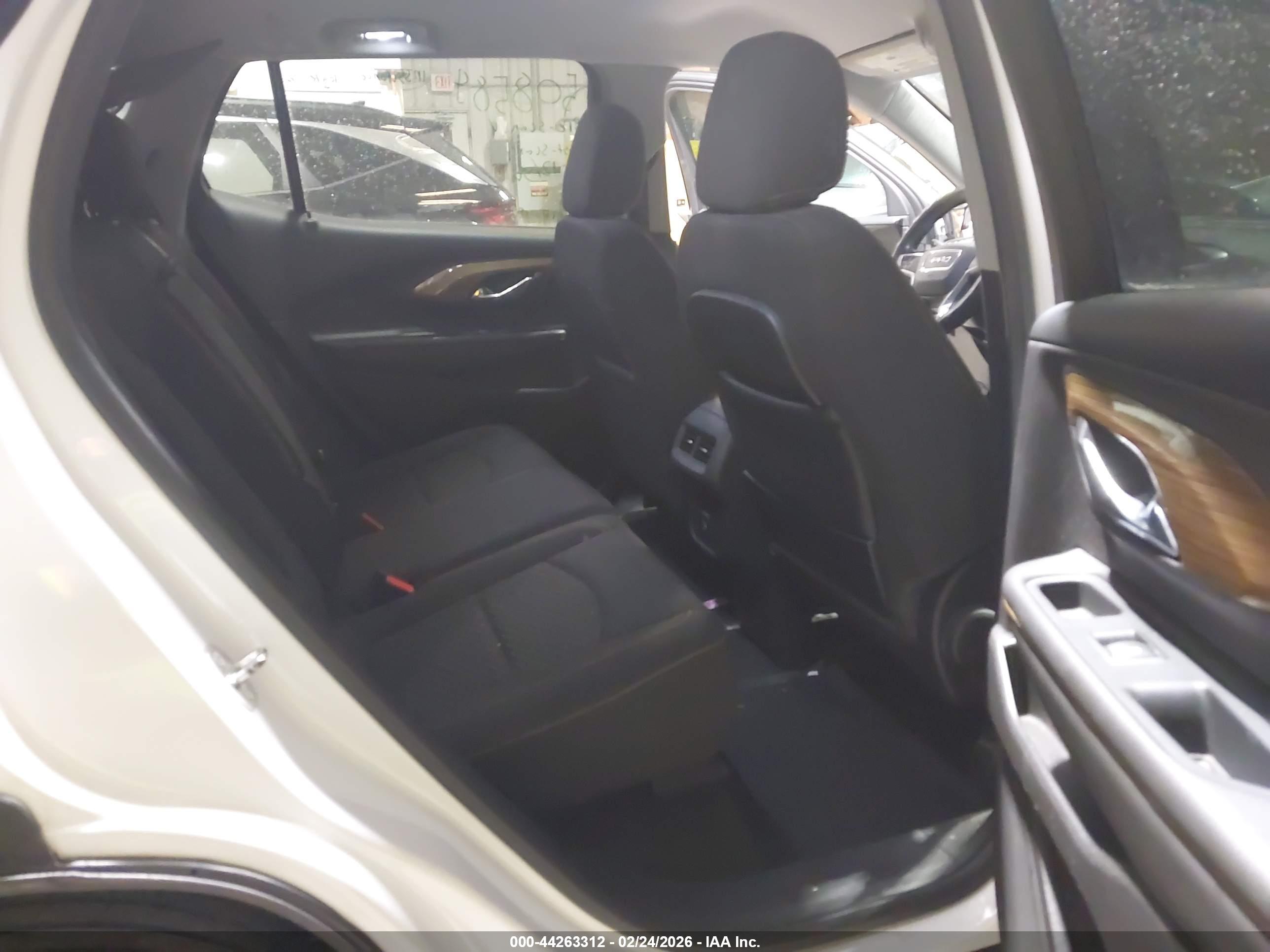 GMC TERRAIN image 8