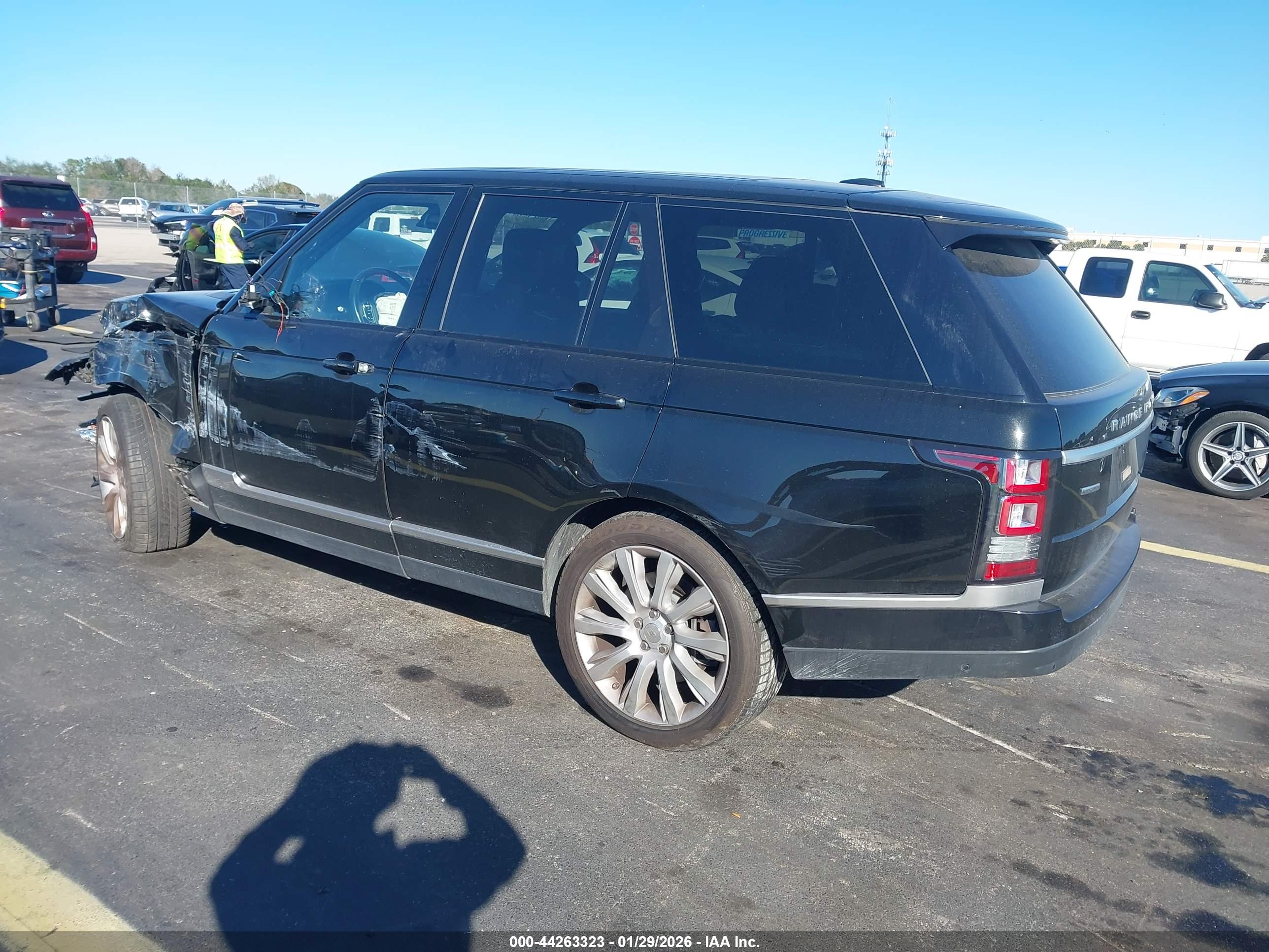 LAND ROVER image 3