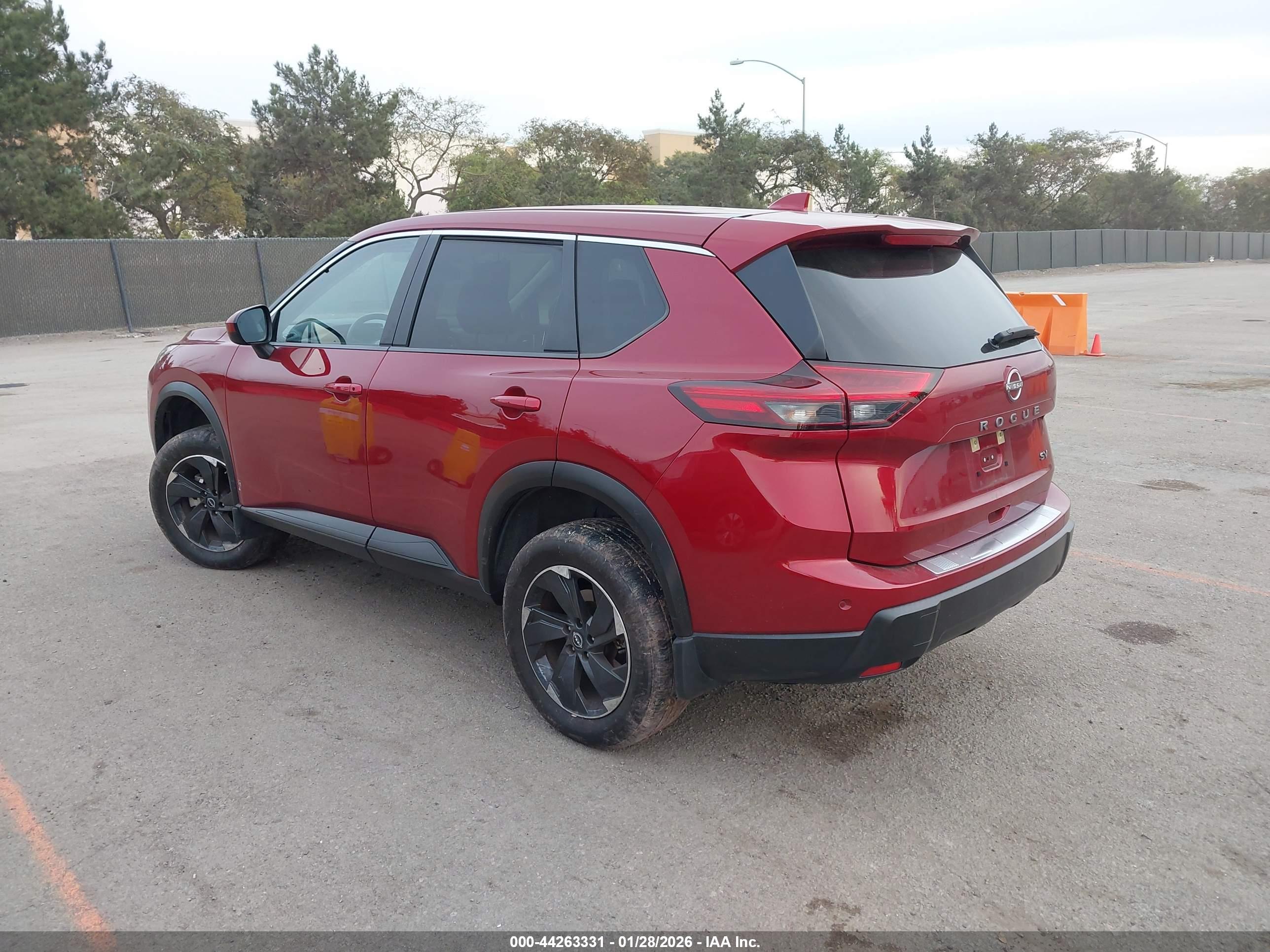 NISSAN ROGUE image 3