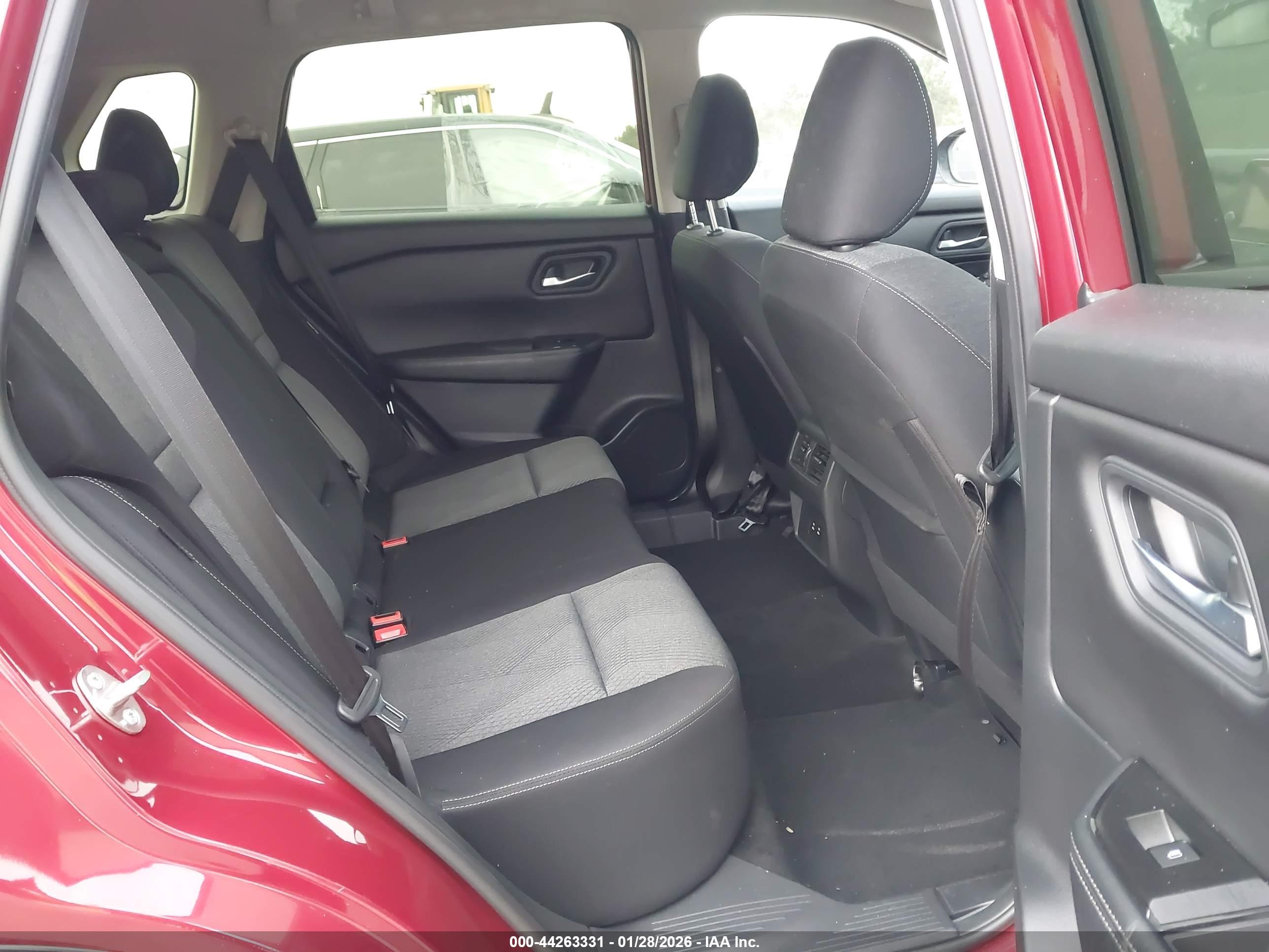 NISSAN ROGUE image 8